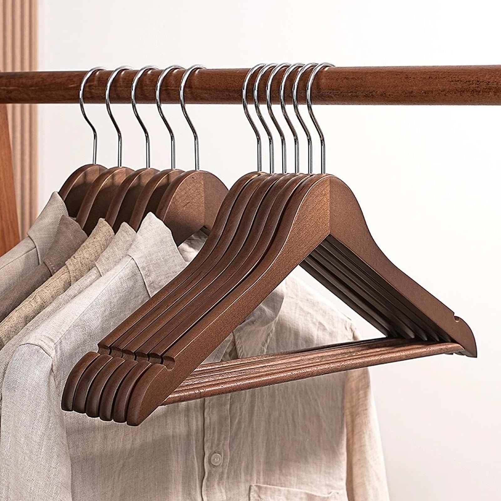 Juego de 10 Perchas de Madera Resistentes para Ropa, Tendedero, Perchas con Muescas para Los Hombros, Toallas Y Bufandas, Color Nogal, Individual