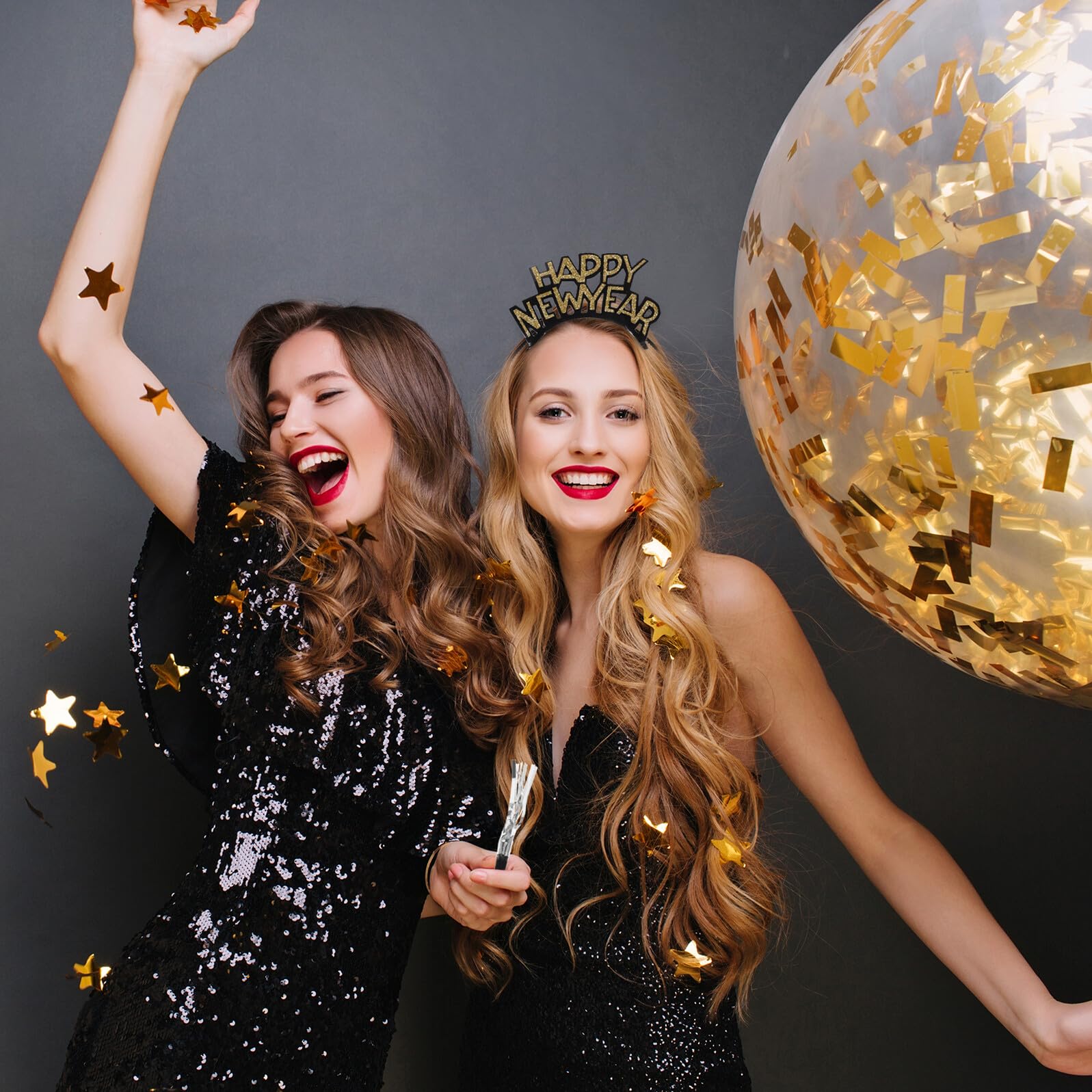 NOLITOY 1bolsa Sombrero de Fiesta de Año Conjunto de Decoración para Nochevieja Collares de Cuentas Aros Pelo Sombreros Cónicos Accesorios para Fiestas de Año para Celebraciones