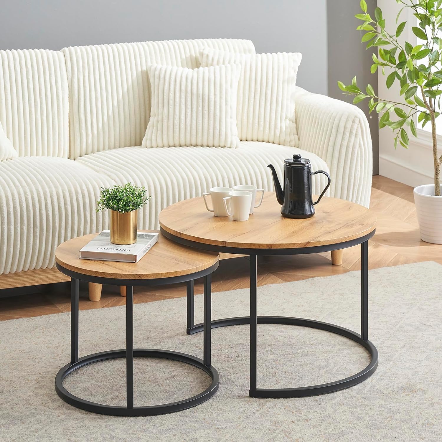 Couchtisch 2er Set, Moderne Couch Tisch mit Schwarz Metallgestell, Couchtisch Eiche, Couchtische Rund Schwarz, Living Room Table, Kaffeetisch, Wohnzimmertisch Holz 70x70x45 & 50x50x35 cm