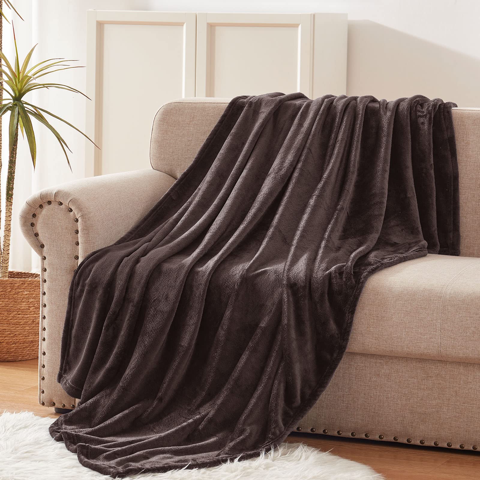 Exclusivo Mezcla Extra Large Fleece Throw Blanket for Couch, Sofa and