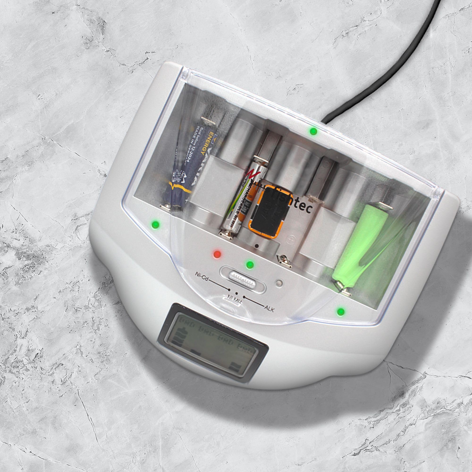 FISHTEC - Chargeur Universel de Piles Rechargeables - LR3 LR6 LR14 LR20 9V - LCD et voyants LED - Ni-MH Ni-CD et alcalines jusqu'à 10 recharges - Maison Bureau économies éco-responsables