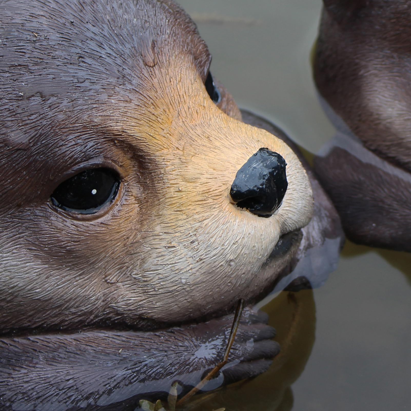 Amazon.co.jp: Otzoan フローティングカワウソの置物 樹脂製