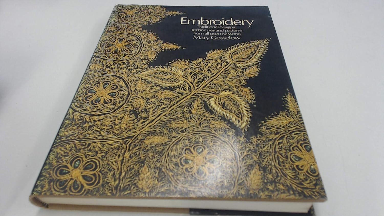Amazon.co.jp Embroidery Traditional Designs, Techniques, and Patterns