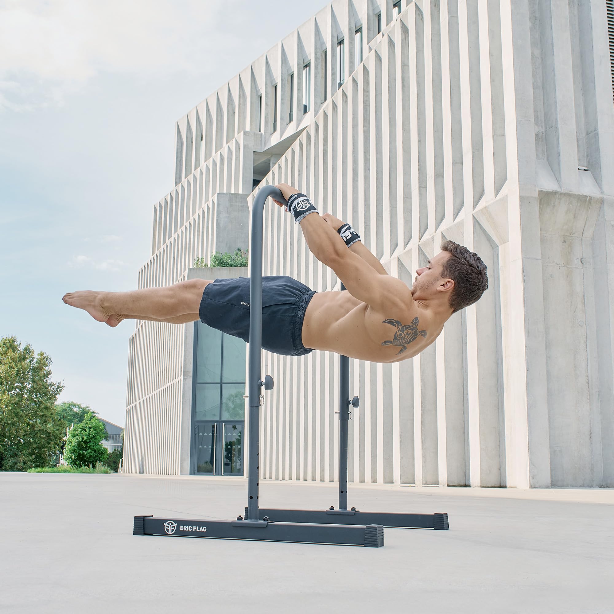 Eric Flag Barra per Trazioni - Calisthenics Attrezzature Regolabile a Quattro Altezze per Palestra in Casa, Ginnastica, Fitness - Barra per Trazioni Autoportante in Acciaio Solido, Sbarra Allenamento