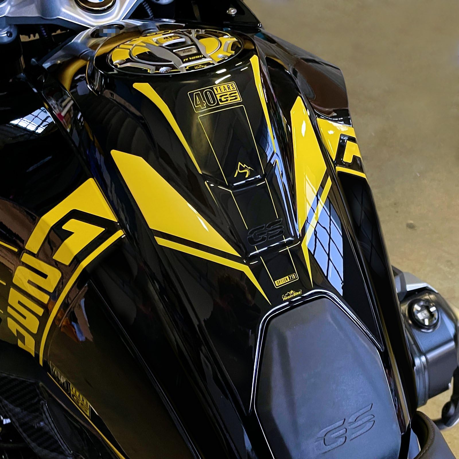 Resin Bike Motorcycle 3D Stickers Compatible with BMW R 1250 GS Edition 40th 2021-2020. Tank Protection from Bumps and Scratches. 3D Resin Coated Stickers - Gadget Moto