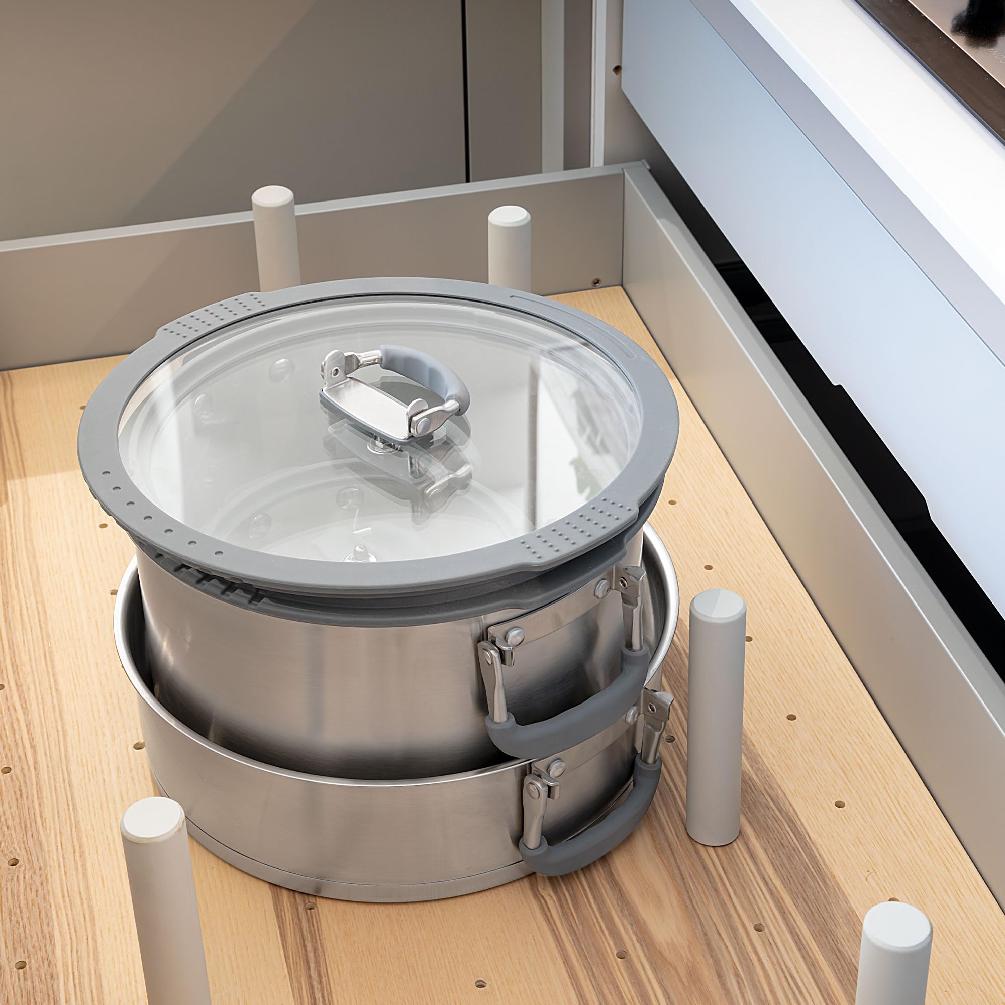 JATA HOGAR HBAT2552 - Set de Ollas Apilables de Acero Inoxidable 304, 3 Ollas con Tapas de Cristal, Asas Plegables con Silicona, Ahorro de Espacio, Aptas para Inducción, Gas y Vitrocerámica