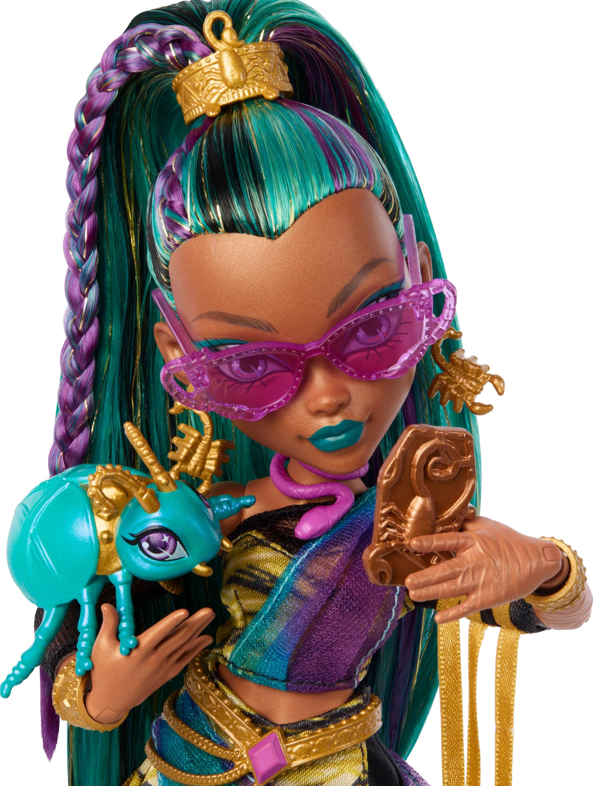 Monster High Nefera De Nile Doll, Royal Mummy in Dress with Pet Scarab Lavish and 7 Accessories Like Purse, Laptop, Sunglasses, Drink and Snacks