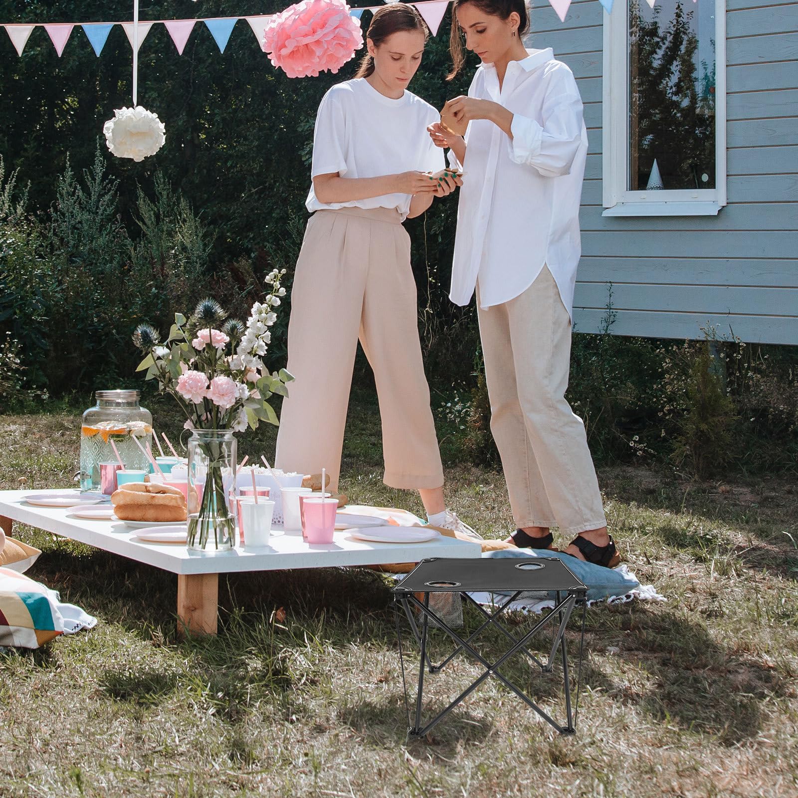 Uonlytech Table de Camping Pliable Portable avec Cadre Robuste en Fer et Tissu Oxford, 2 Porte-gobelets, pour Pique-niques et Activités de Plein Air