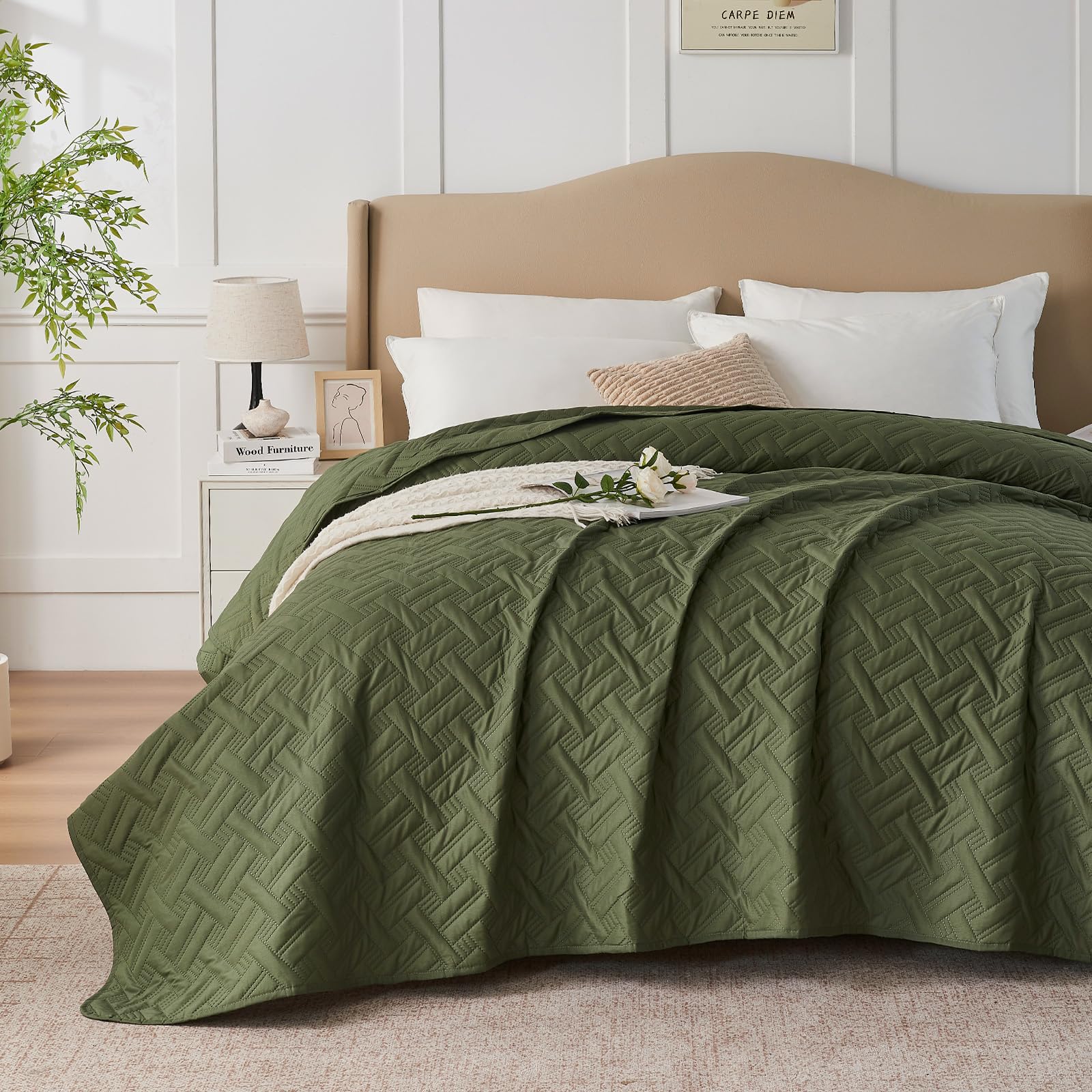 beeweed Feel Elegante Tagesdecke mit Ultraschall-Prägung in Olivgrün 200 x 220 cm – Vielseitige Wohndecke als Bettüberwurf oder Sofaüberwurf, Steppdecke Stil Ideal als Bedspread Küche, Haushalt & Wohnen