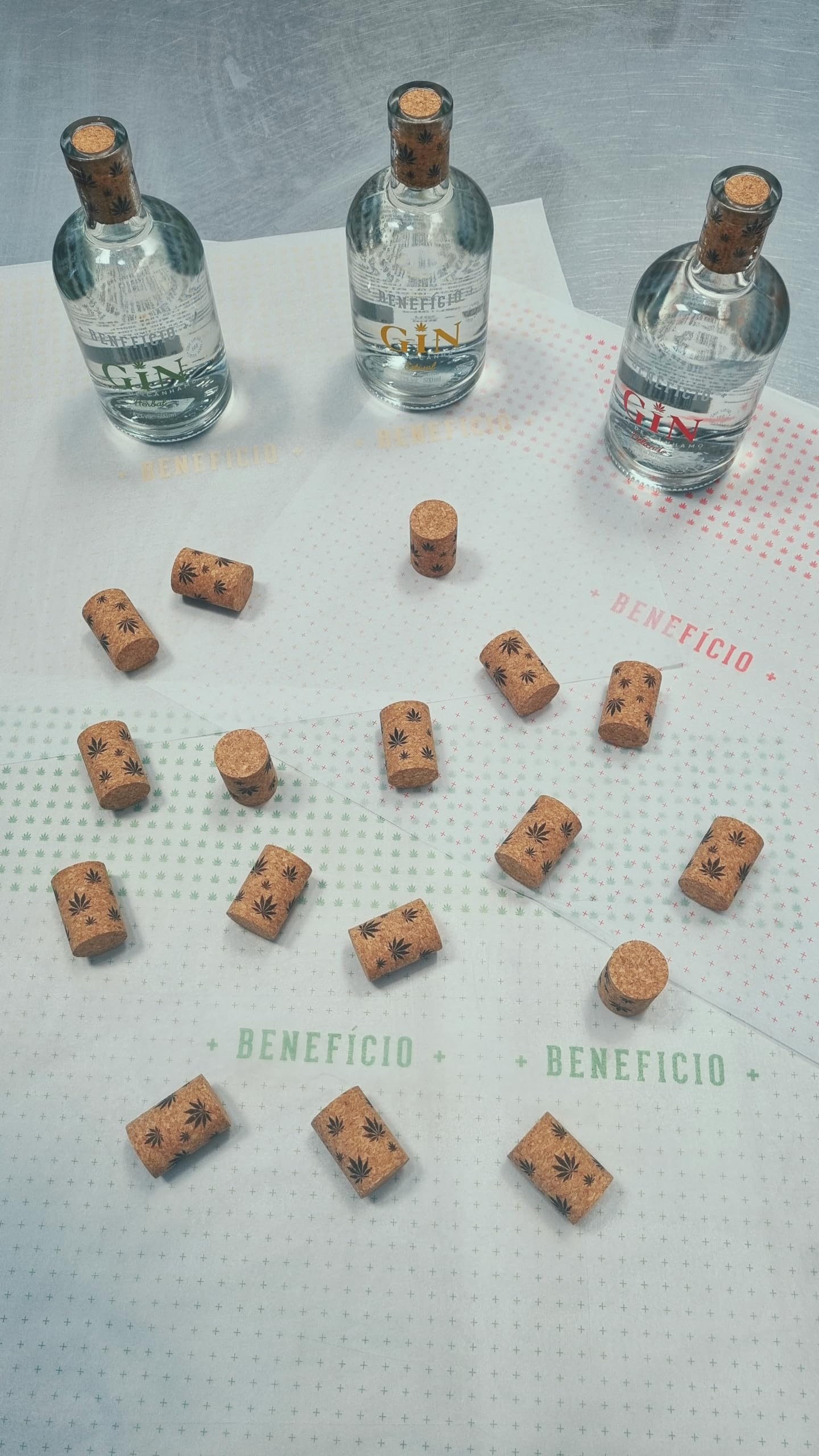 Benefício Gin de ‎Flor de Cáñamo, Pack Ginebra Premium con 3 botellas de 500ml, 43º