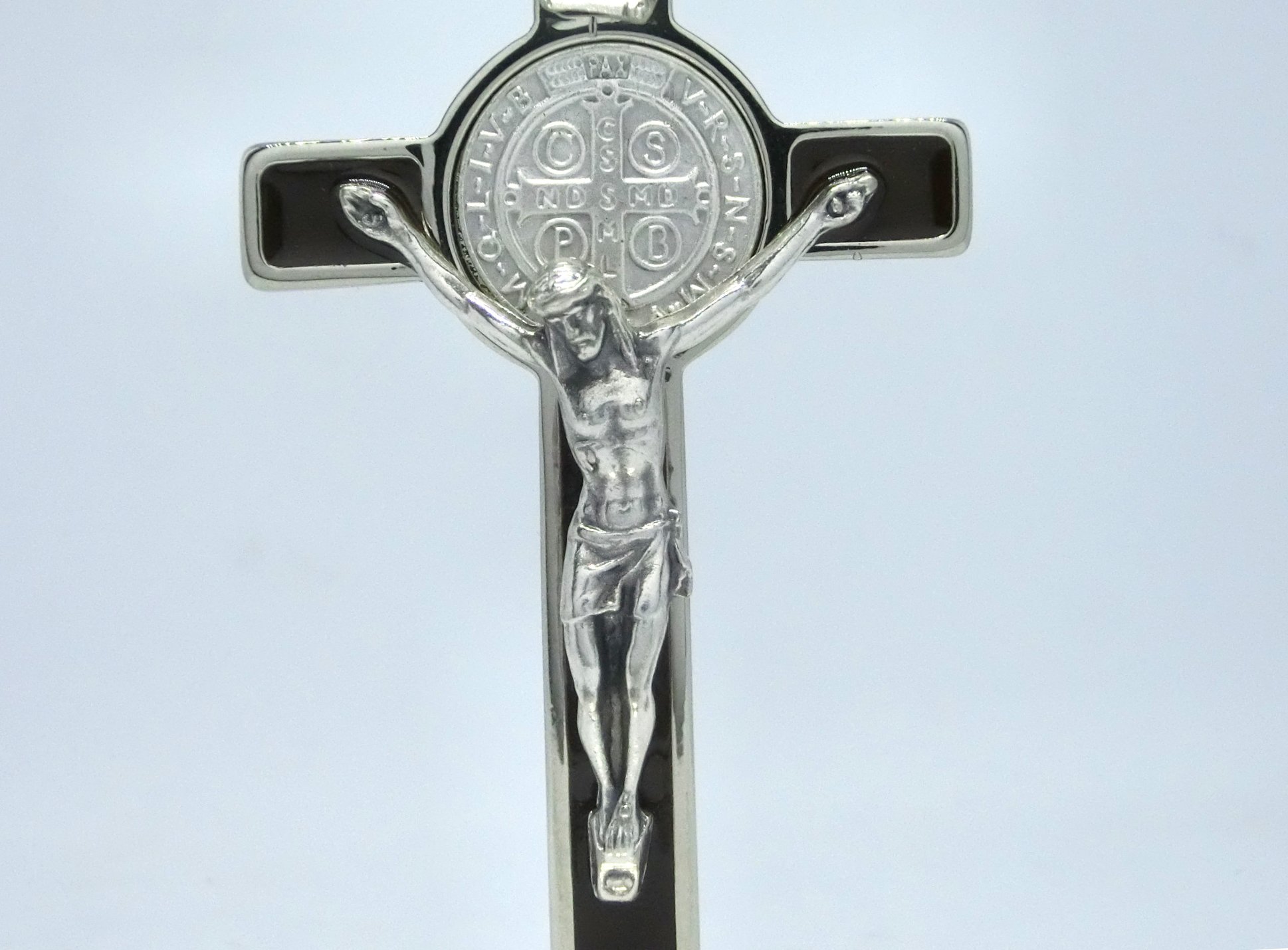 GTBITALY 10.008.11 Croce di San Benedetto Argento Marrone smaltato a Mano su Base Tonda Argento