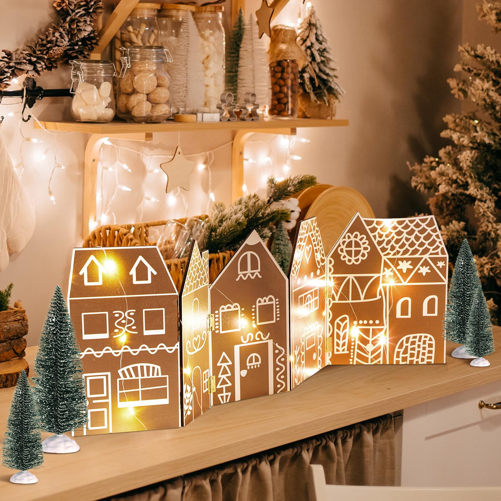 Chunful Ensemble de village de Noël en bois avec 4 arbres de Noël et guirlande lumineuse à DEL pour décoration d'intérieur, de maison, de table, de cheminée (maison en pain d'épice)