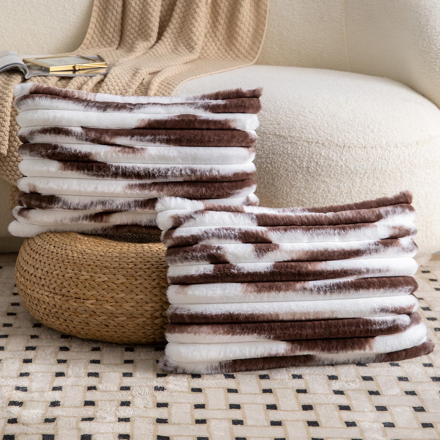Madizz Set of 2 Faux Fur Decorative Cushion Covers 12x20 inch, 30x50 cm, Dark Brown White Soft Couch Throw Pillows for Bed Modern Pillowcases for Sofa Livingroom Home Decor