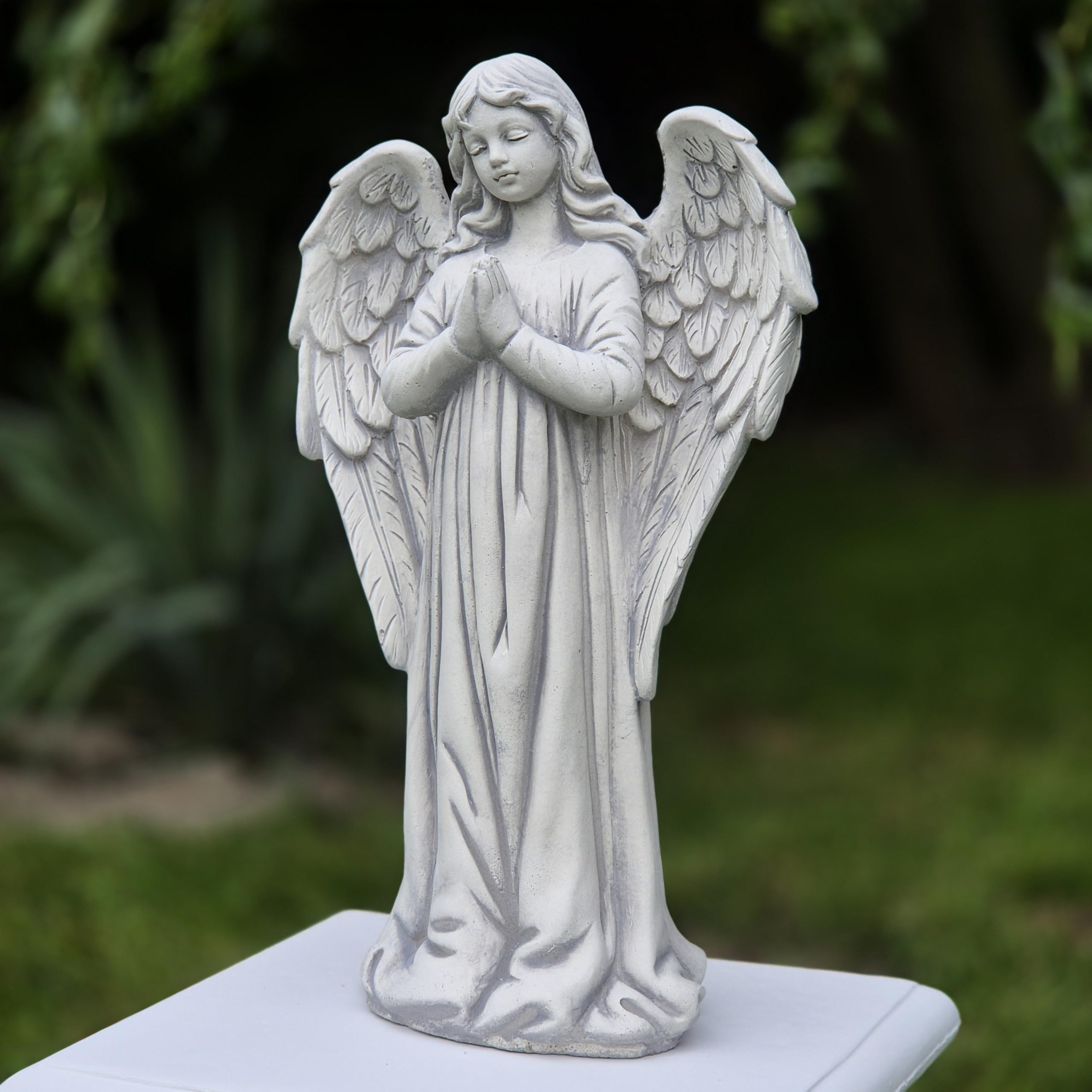 FABRIQ Figurka anioła ze skrzydłami 31 cm – Rzeźba z odlewu kamiennego 3 kg – Religijna dekoracja ogrodowa – Odporna na warunki atmosferyczne i mróz