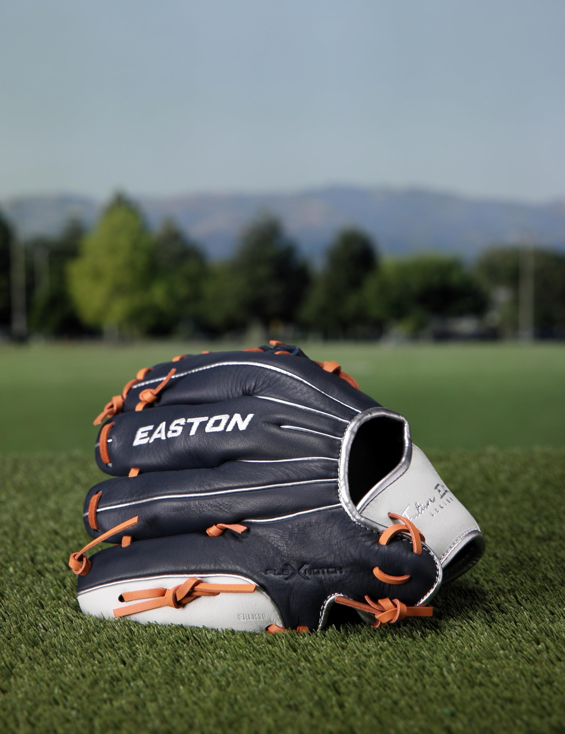 Easton | Future Elite Baseball Glove | I-Web | 11" | Right Hand Throw | Navy/Orange