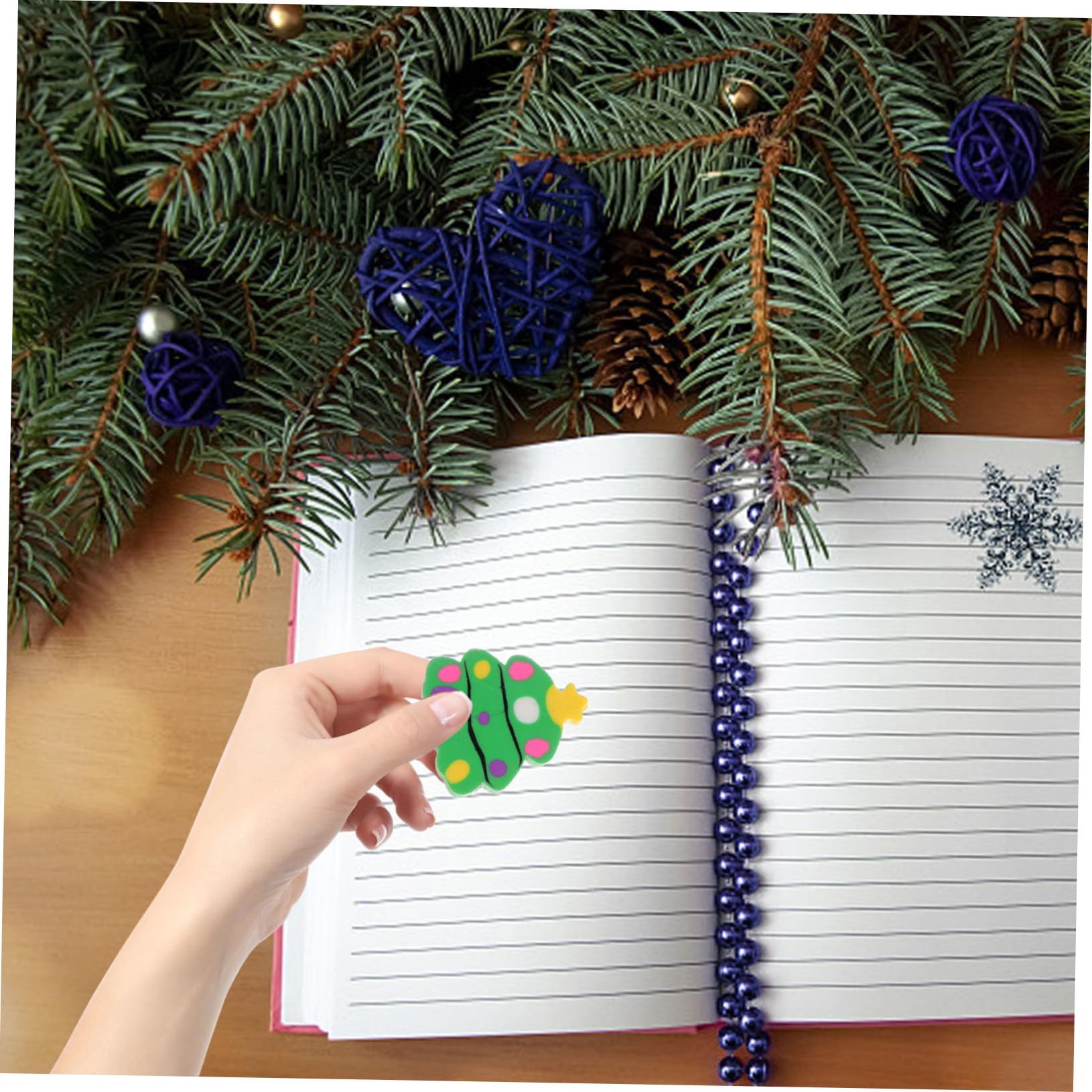 SHINEOFI 18 Sätze Weihnachtsradiergummi cute christmas decor süße radiergummis weihnachts geldgeschenke spaß Cartoon Radiergummis geformt Mini-Radierer Multifunktions-Radierer PVC