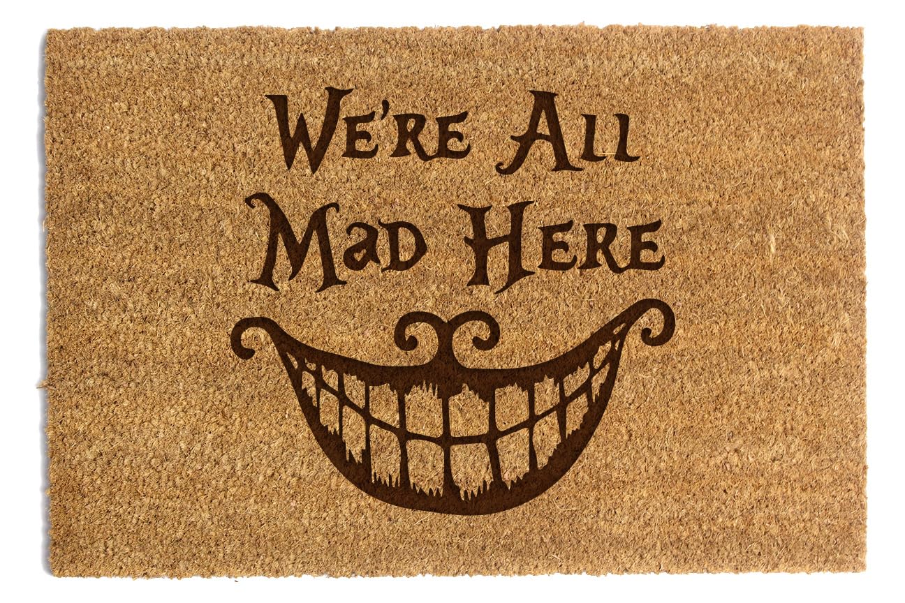 Happenings Paillasson en fibre de coco naturelle avec texte amusant – Tapis d'entrée antidérapant parfait pour une pendaison de crémaillère ou un cadeau de nouvelle maison (60 x 90 cm, We're All Mad