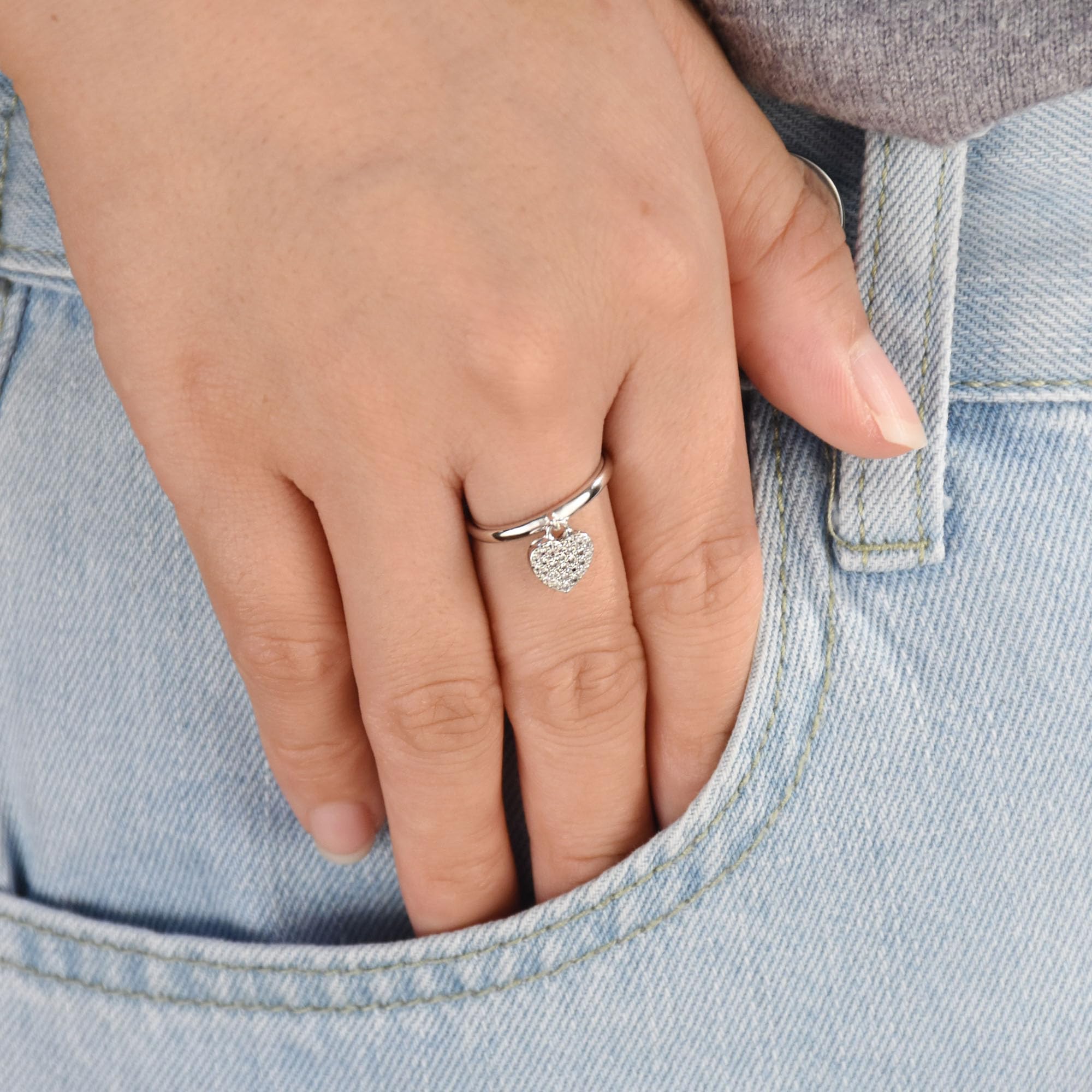 Anello con ciondolo romantico a cuore pavé di CZ per donna fidanzata in argento sterling .925 lucidato banda 1MM