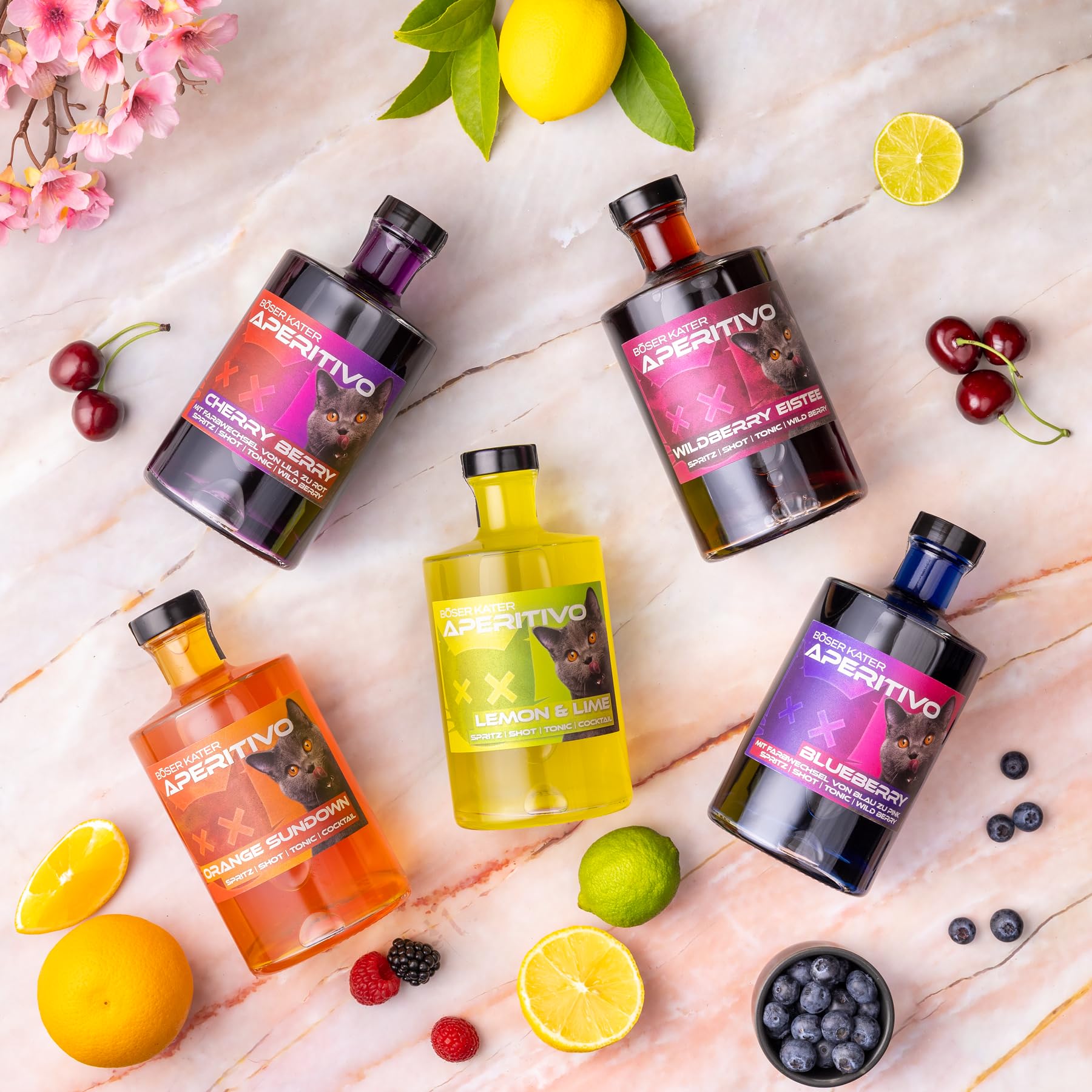 BÖSER KATER Wildberry Eistee Aperitivo Geschenkset mit 2 Gläsern 0,5l | Waldbeeren Frucht Likör | Erfrischender Aperitif | Ideal als Spritz oder Tonic Cocktail | Geschenkidee 15% Vol.
