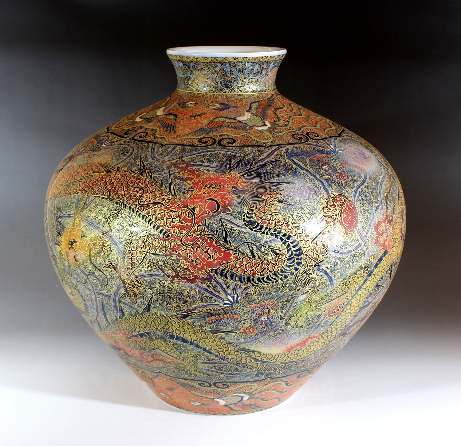 有田焼 大型 花柄陶器花瓶 藤井錦彩 金欄手様式 Amazon.co.jp: 花瓶・金襴手様式釉裏彩吉祥龍絵花瓶 極上手｜有田焼