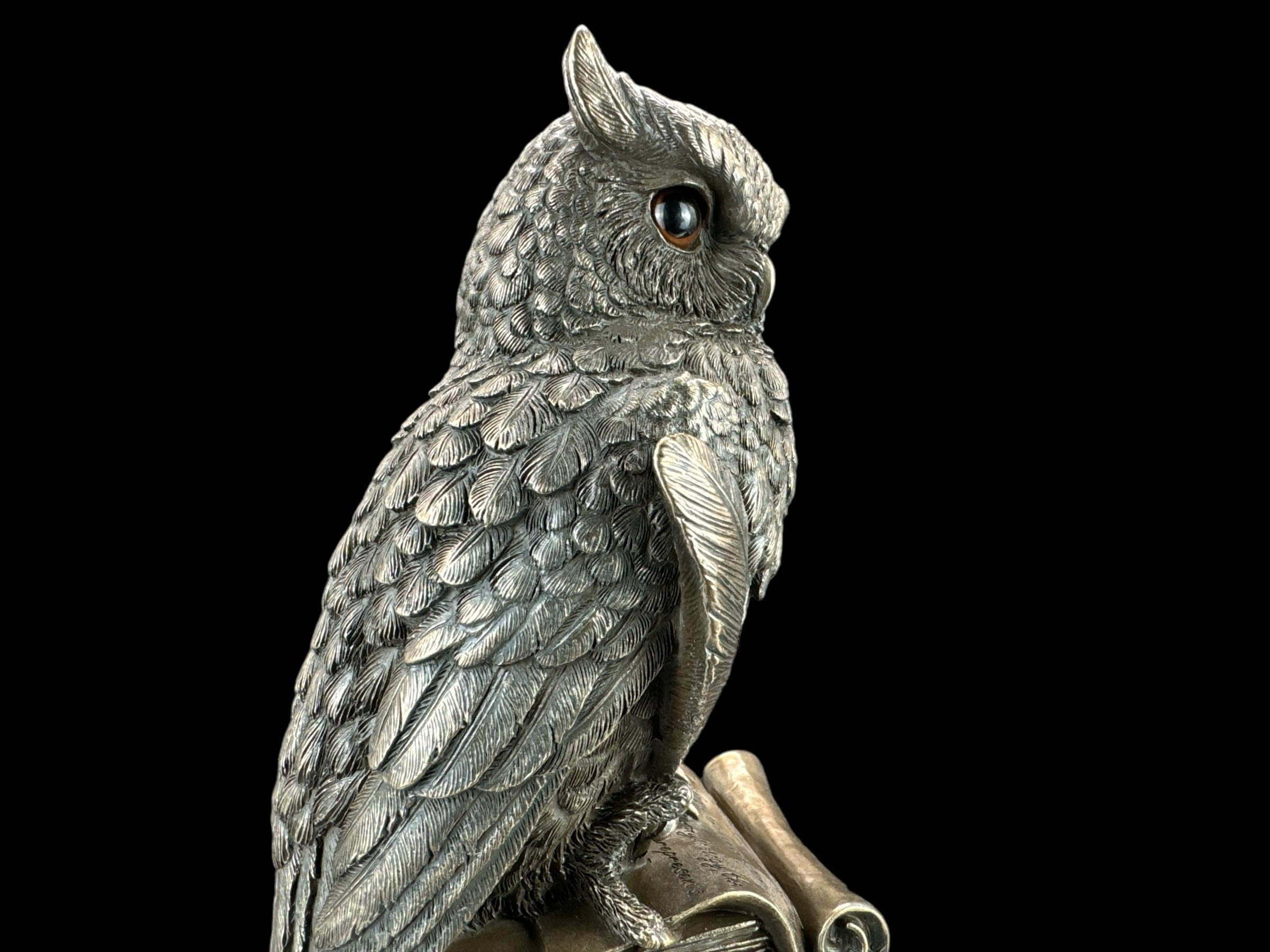57 SPECIAL REPLICAS Rzeźba dekoracyjna ogromna sowa mądrości na książkach figurka z brązu jako prezent do salonu, dekoracja figurki, dekoracja