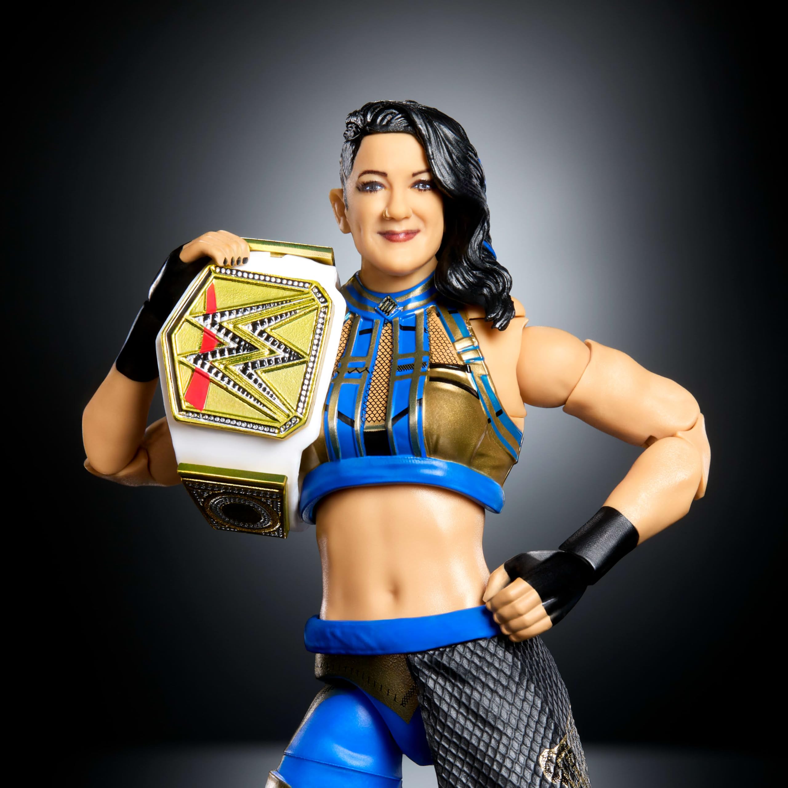 Mattel WWE Ultimate Edition Juego de Cifras de acción y Accesorios Bayley de 6 Pulgadas Coleccionable con Cabezas y Manos Intercambiables, 30 Puntos de articulación