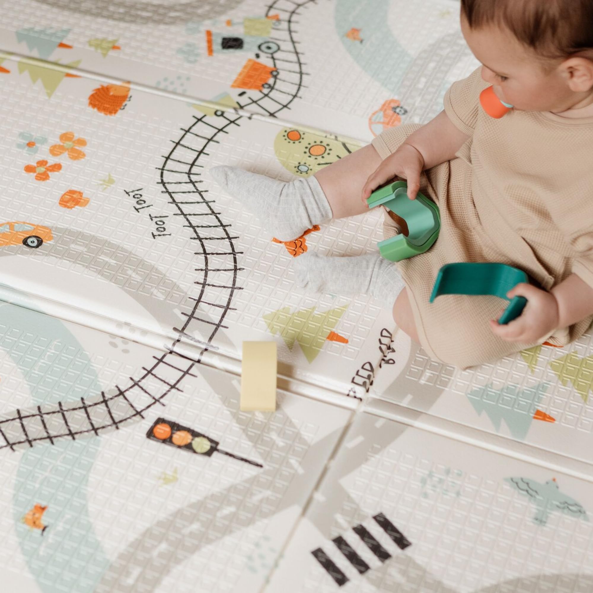 Nuby, Alfombra de Juegos Reversible, Ligera y Plegable, Fácil de Doblar, Guardar y Transportar, 200 x 150 x 1 cm, Juguete para Bebés de 1 Año en Adelante, calle