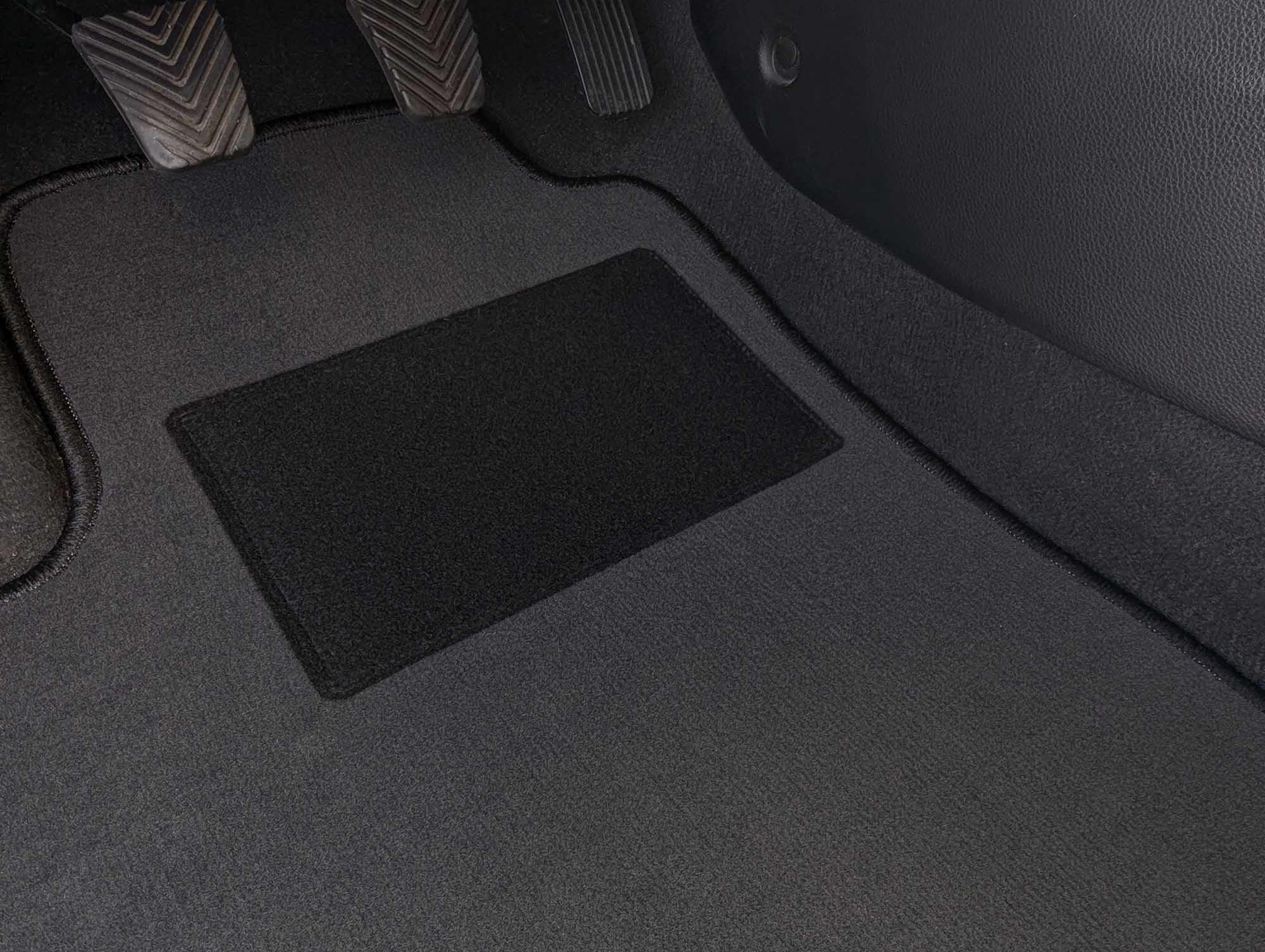 Alpha-Tex Set di tappetini per auto compatibili con Toyota Aygo, Tipo