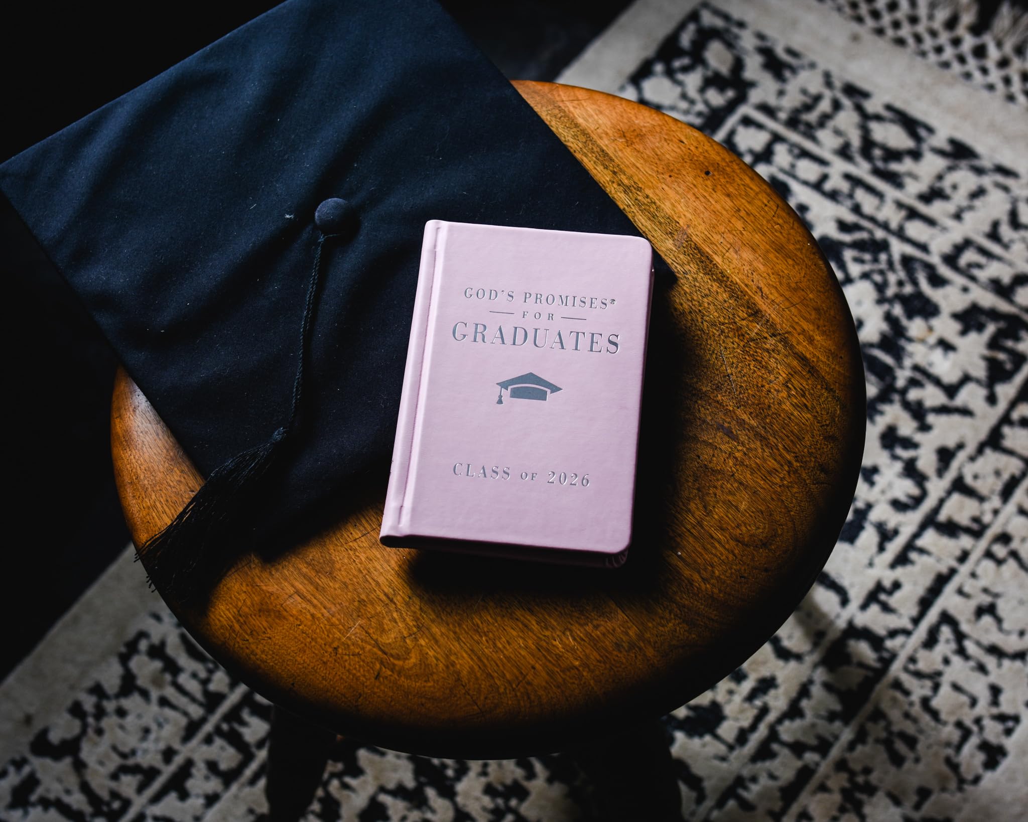 God's Promises for Graduates: Class of 2026 - Pink NKJV: New King James Version (The Perfect Christian Graduation Gift to Celebrate Your Grad)