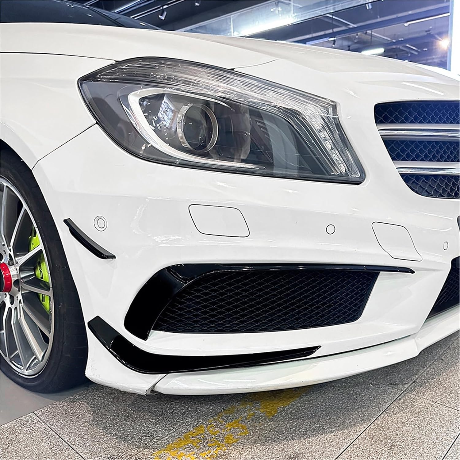 車のリアィフューザーリップスプリッ メルセデスベンツAクラスW176 A200 A250 A45 2013 2014 2015に適合