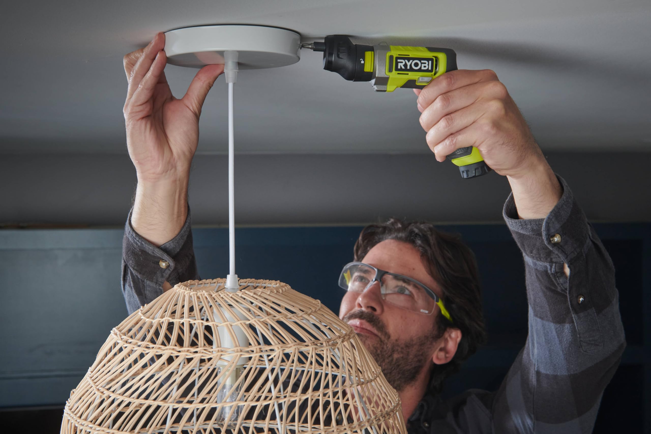 RYOBI Tournevis 4V USB Lithium RSD4-120TA2 Têtes Interchangeables Batterie 2,0Ah & Câble