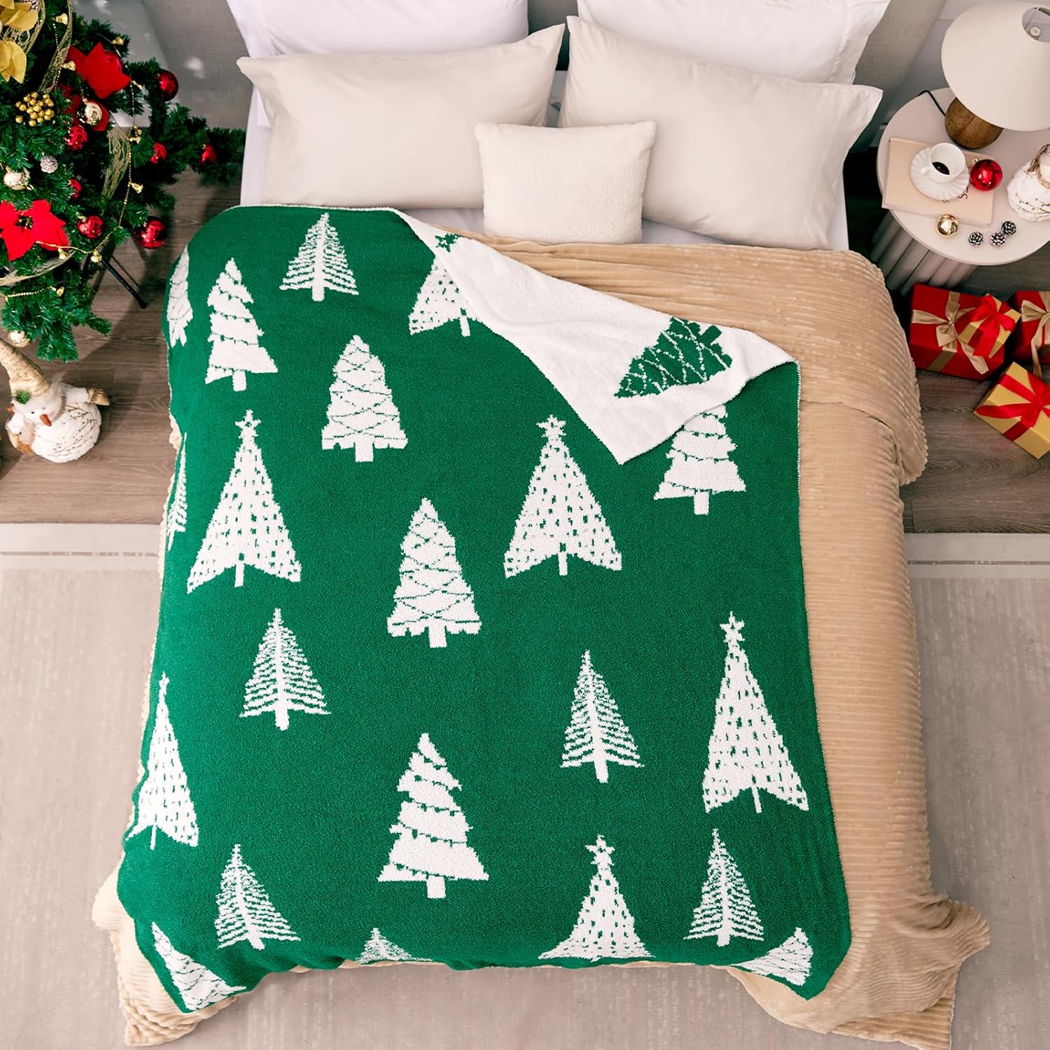 Christmas Throw Blanket - Holiday Theme Christmas Tree Prints Reversible, Warm Winter Cabin Throw, Premium Microfiber & Soft Touch, Plush & Fluffy, Warm & Cozy for Couch, Sofa, Bed, 50"x60"