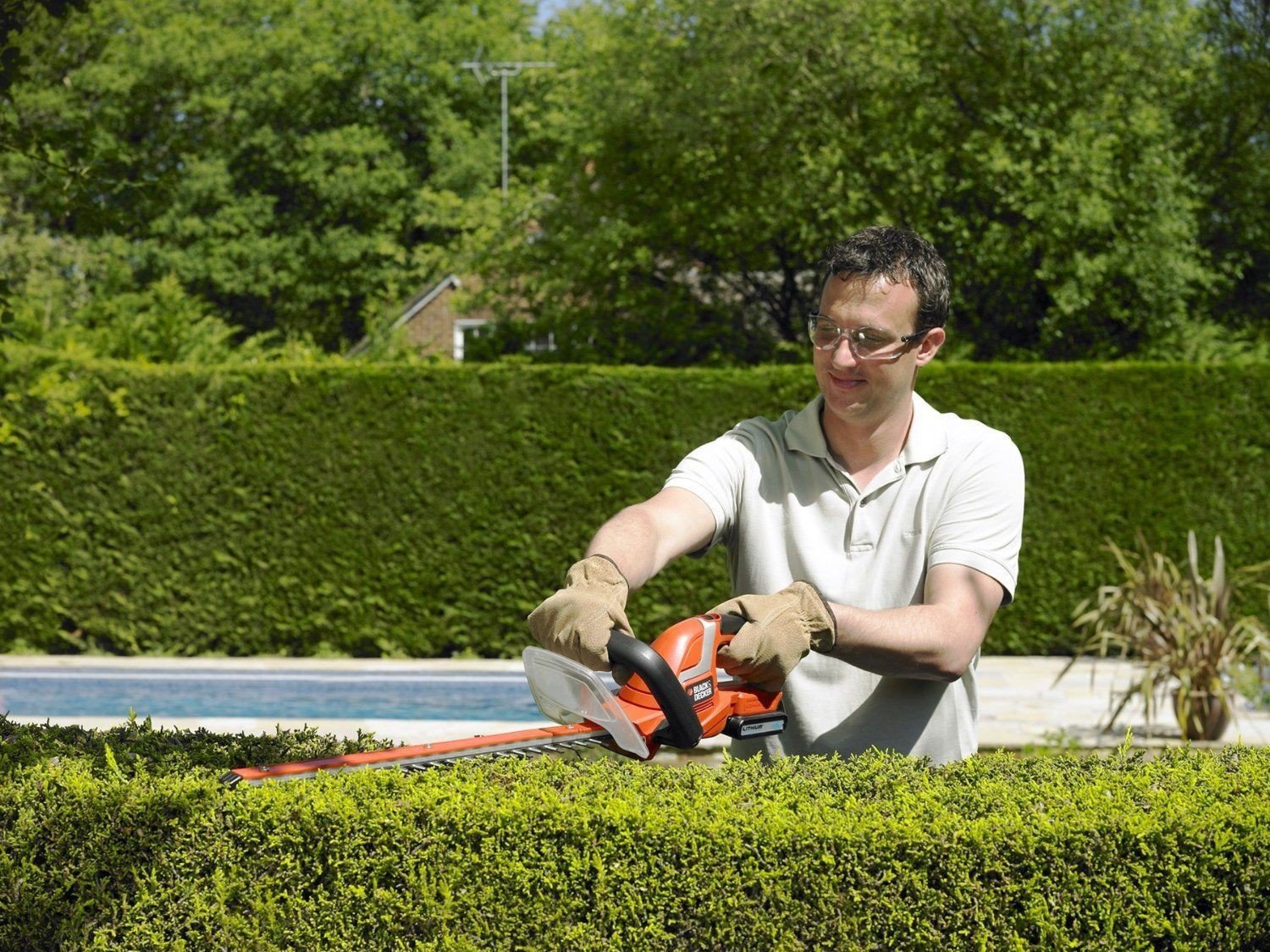 BLACK+DECKER Taille-Haies Sans Fil 18V 45 cm 2 Ah Lame Asymétrique Double Action GTC1845L20-QW
