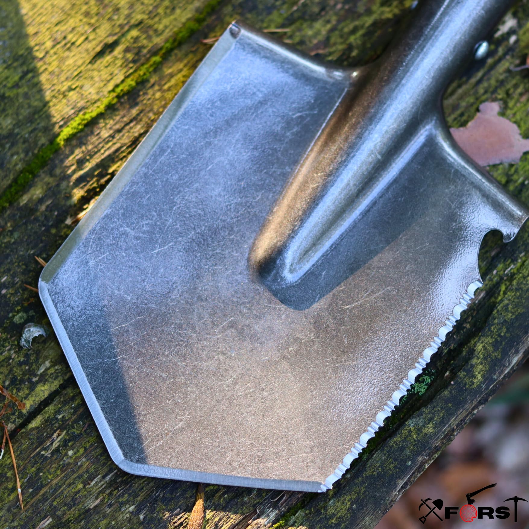 Xforst FS1 Pelle bêche de survivalisme Camping avec Manche en Bois et Housse – avec Lame en Acier Tranchante et Poignée en Bois Ergonomique, Idéale pour Le Jardin, Le Camping et la Survie