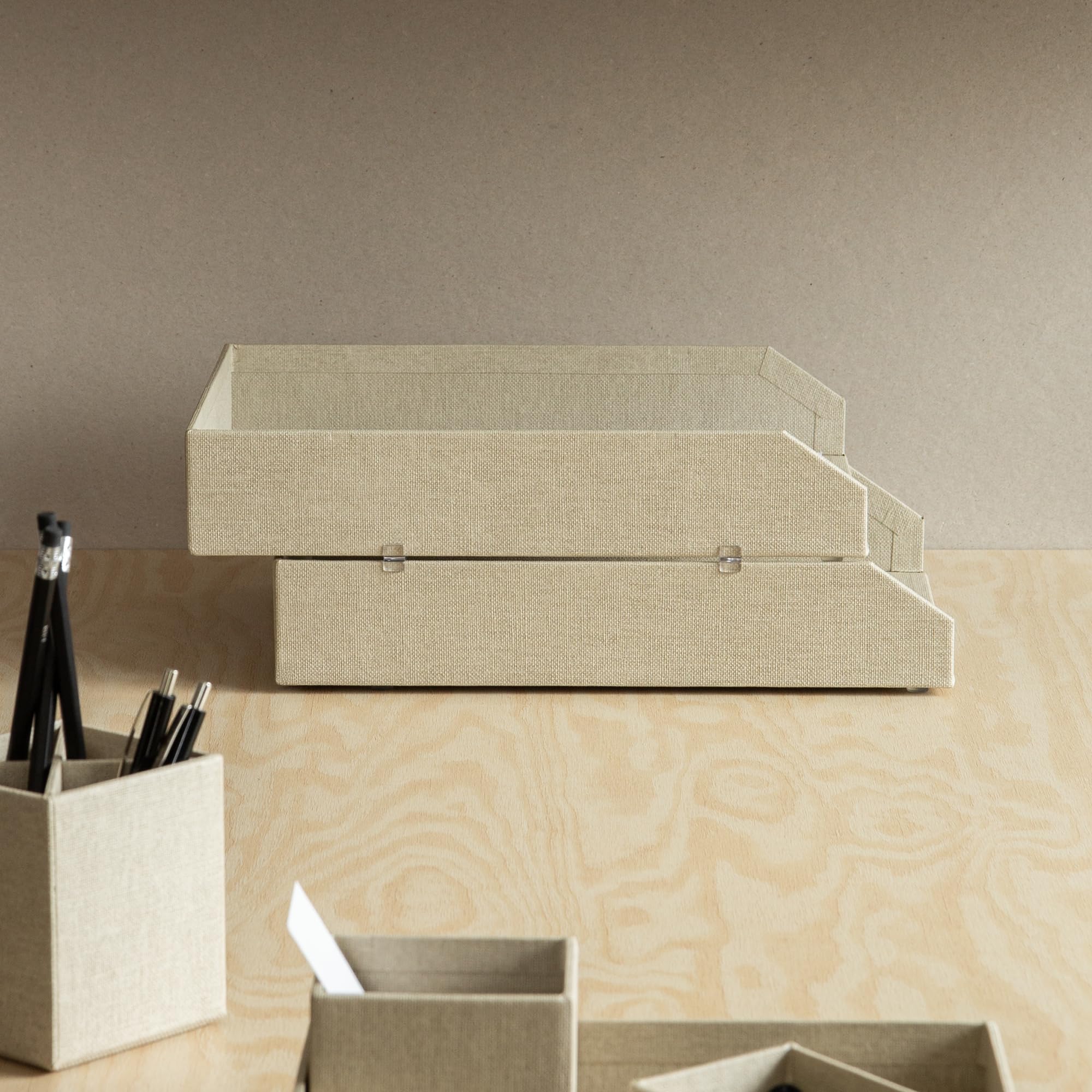 BIGSO Hakan 2er-Set Briefablage A4 – Aufbewahrungsbox stapelbar mit Griff – Schreibtischablage für Briefe, Dokumente & Unterlagen – Ordnungssystem aus Faserplatte mit Papier – Beige