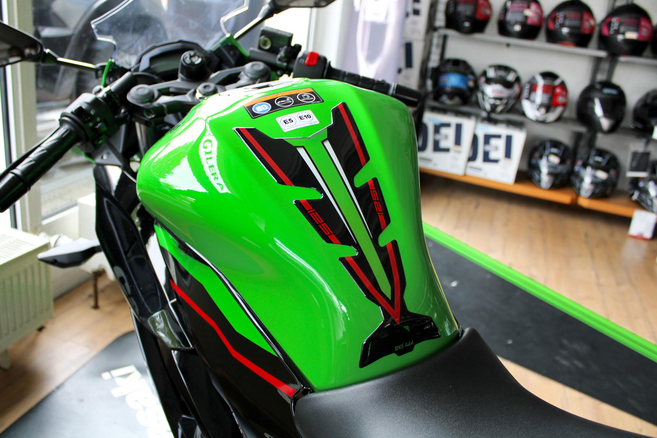 Tankpad Für Kawasaki Ninja 125 - Grüner Tankschutz Aufkleber 125x267mm