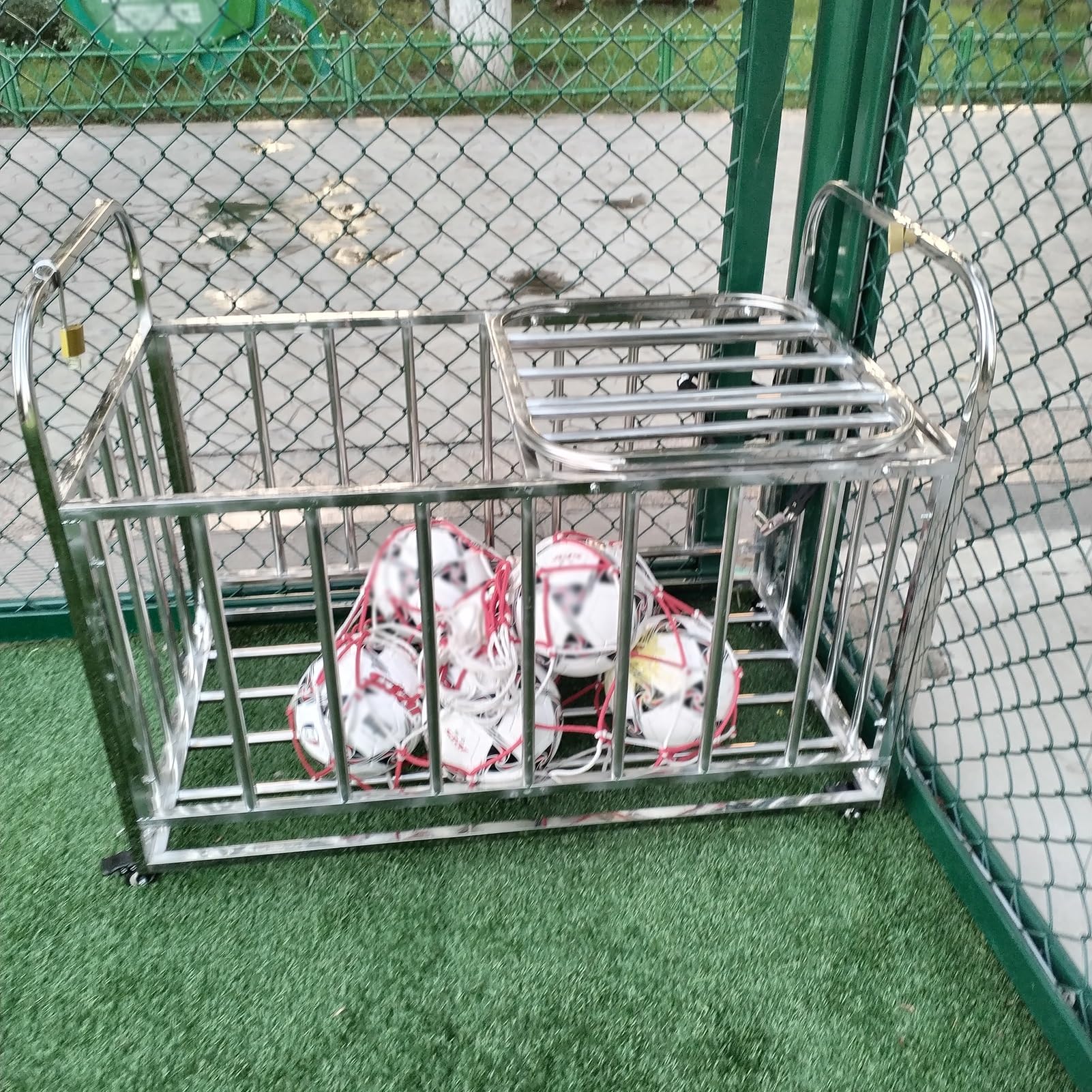 Wózek do przechowywania piłek sportowych z zamykanymi kółkami, wytrzymały metalowy wyświetlacz do koszykówki i siatkówki, na szkolne place zabaw, dł. 120 x szer. 80 cm