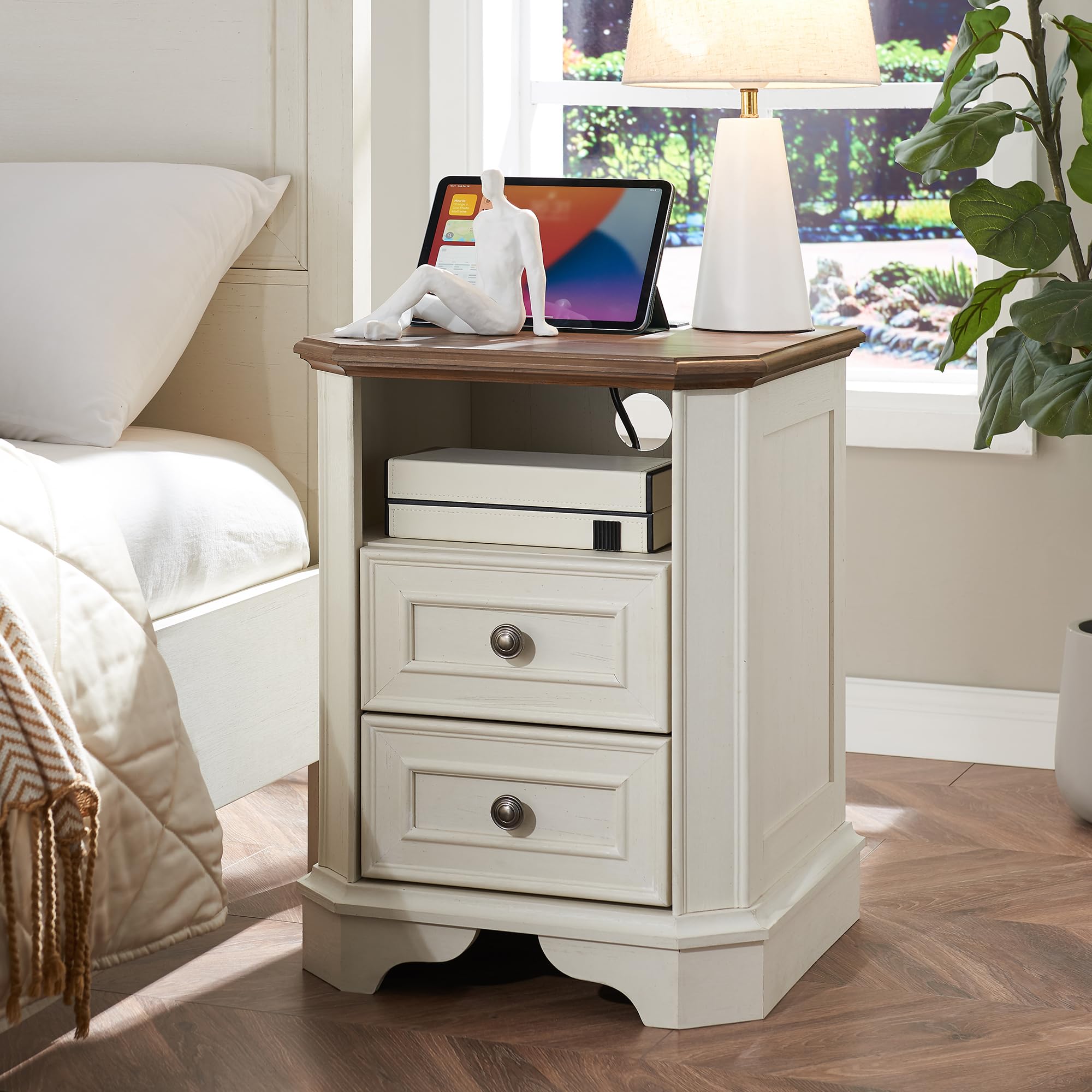 Landhausstil Nachttisch mit Ladestation, 45 cm Beistelltisch mit 2 Schubladen, Holztisch, Bettkombination für Schlafzimmer, Wohnzimmer (Antik Weiß)