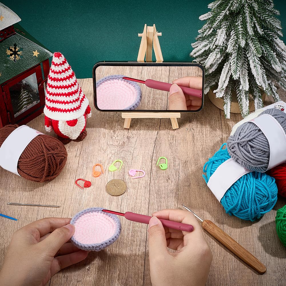 ORIGACH Set di 5 gnomi natalizi all'uncinetto per principianti, kit completo per lavori a maglia Amigurumi con video tutorial passo-passo, filato e strumenti per regali di Natale