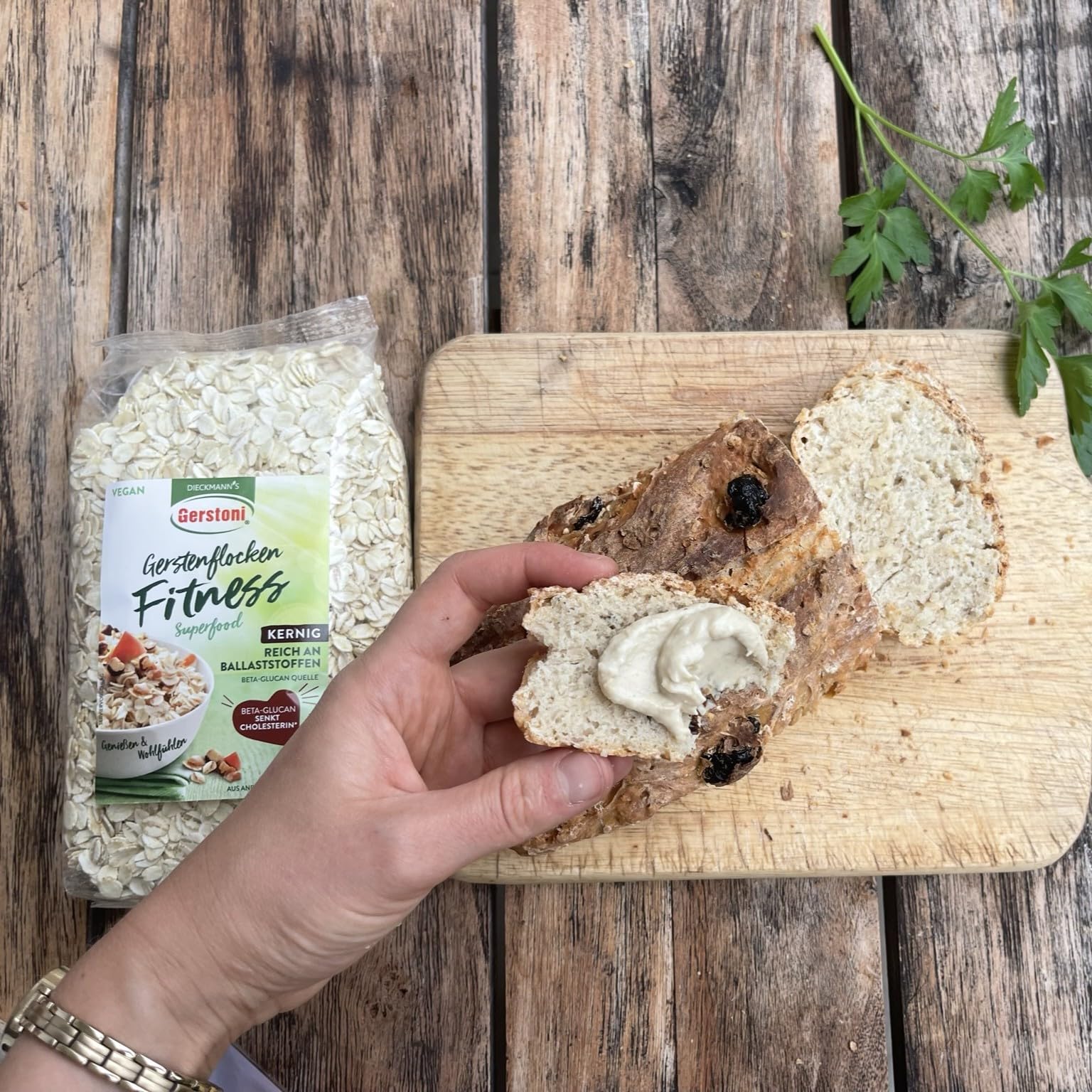 Gerstoni Fitnessflocken kernig (18 x 500g) - mild-nussige Gerstenflocken für Müsli, Porridge, Kochen & Backen - mit 5% pflanzlichem Beta-Glucan für natürliche Fitness & Wohlbefinden