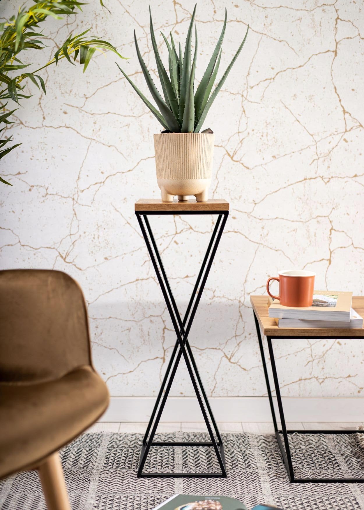 Pflanzenständer Metall 70 cm Hoch - Stabiler und Fester Blumenhocker mit Eiche Optik MDF-Platte auf Schwarz Ständer - Blumenständer zur Dekoration Innenräumen