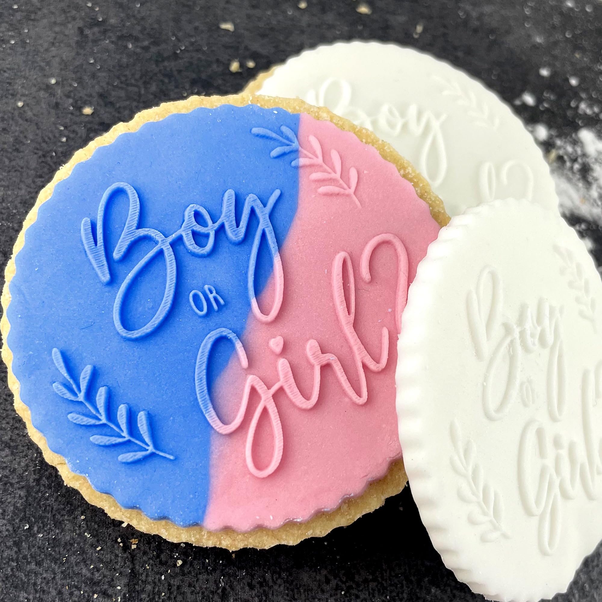Tampon de glaçage pour garçon ou fille - Tampon embosseur pour biscuits, biscuits, décorations de cupcakes - Pochoir pour fête prénatale - 60 mm