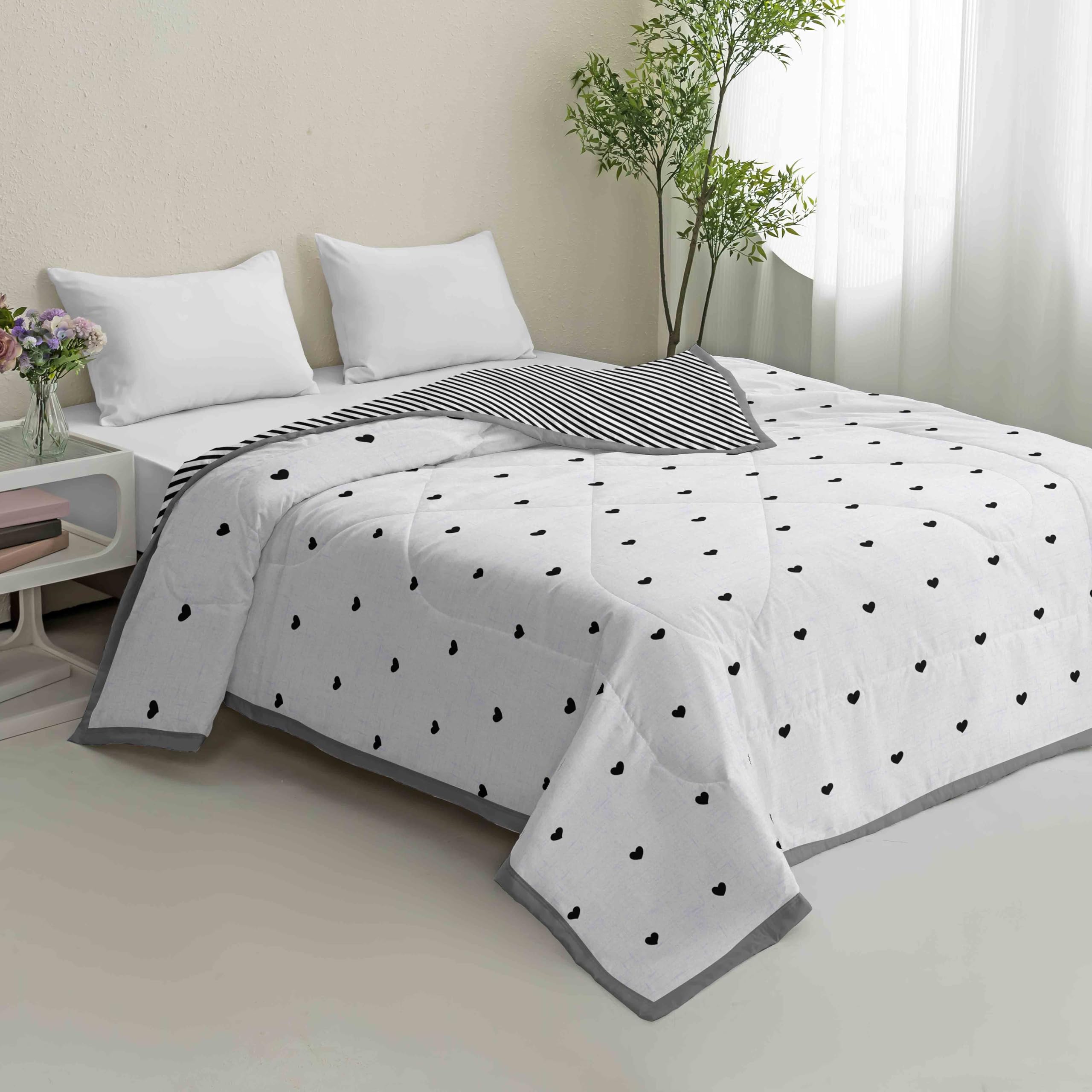Hiseng Colcha Cama Microfibra, Ligera y Suave Colcha Cubre Cama - Multiusos, Primavera, Verano, Otoño e Invierno para Individual Matrimonio (Corazón Negro,135x200cm)