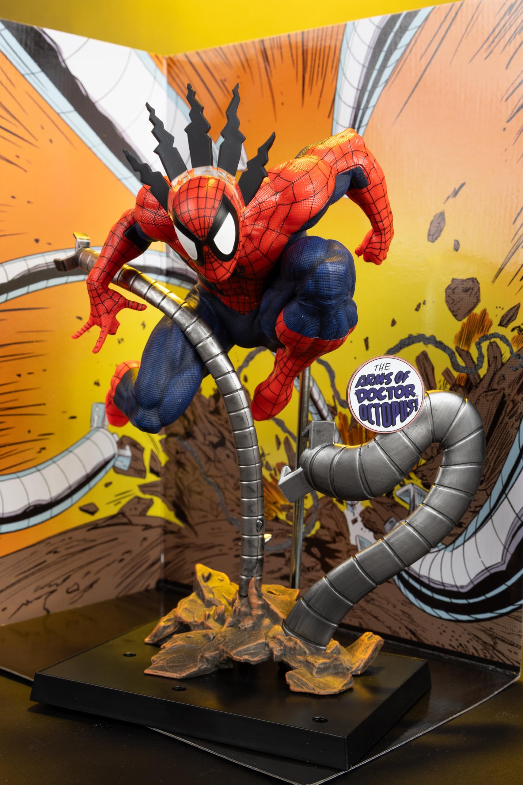 Marvel Spider-Man Skala 1:6. Kolekcjonerska ze sceną i komiksem (Marvel Tales #223) Zabawki McFarlane