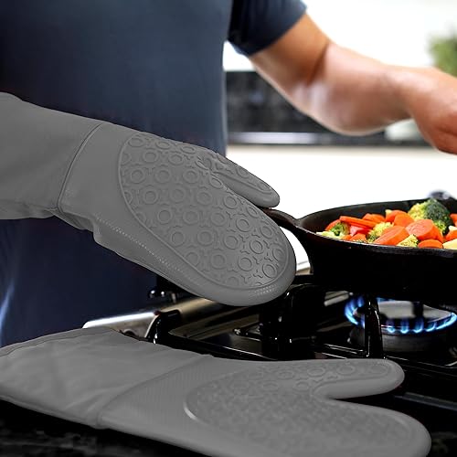 Vista 60 de Guantes de horno de silicona con forro de algodón acolchado – profesional resistente al calor olla de cocina soportes – 1 par, Negro