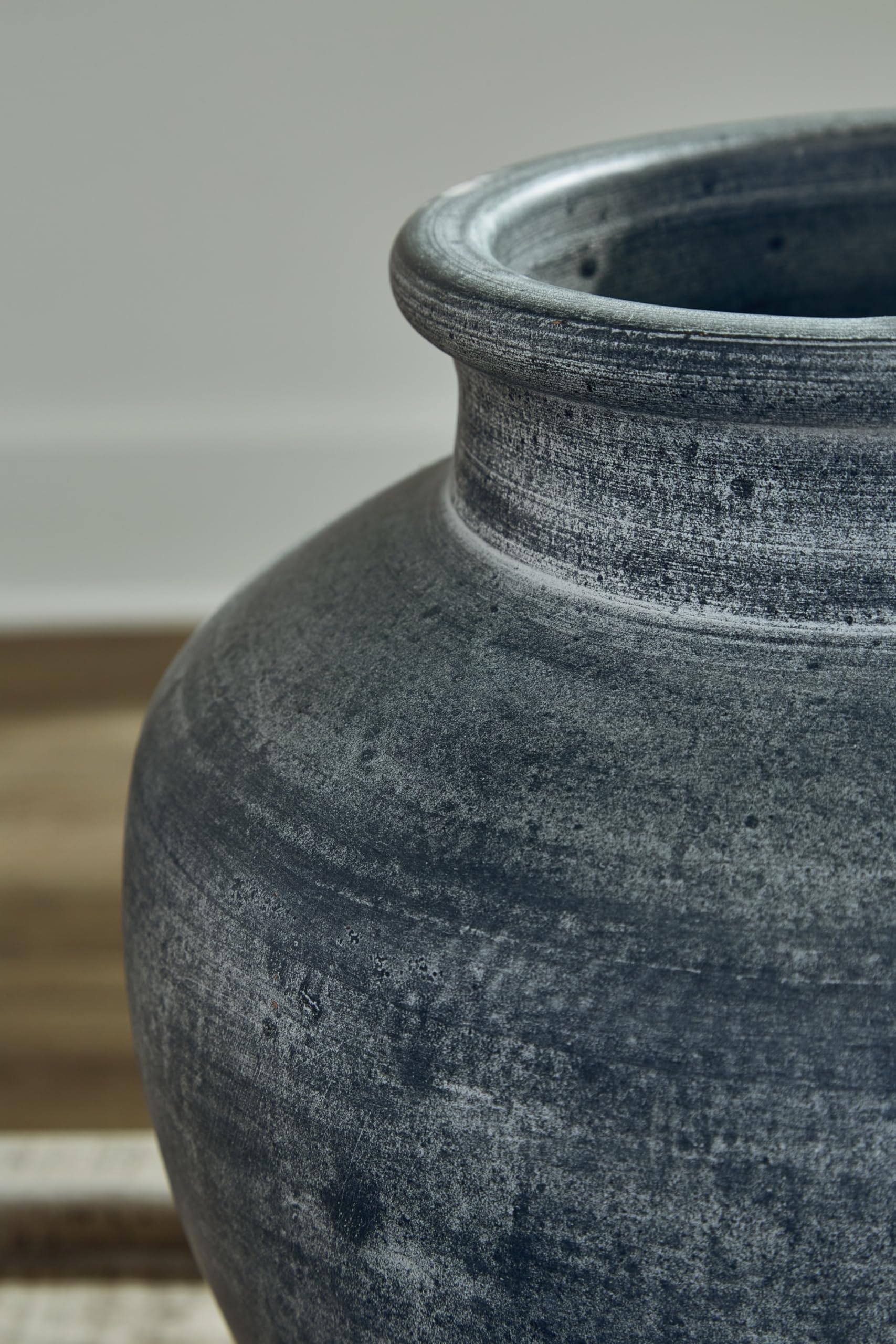 美品✨ Ashley Dimaia Vase アシュレイファニチャー 花瓶 輸入 美品✨ Ashley Dimaia Vase アシュレイファニチャー 花瓶 輸入