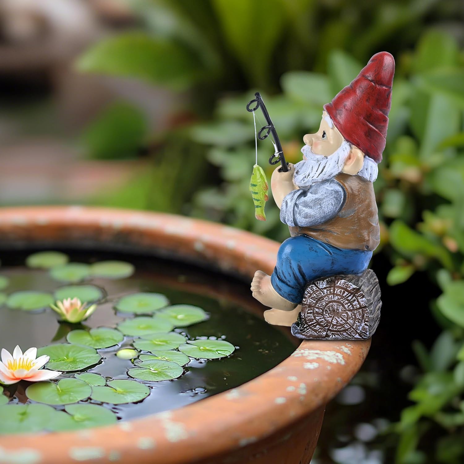 TERESA'S COLLECTIONS Resin Outdoor Statues for Garden Decor, Garden Gnome with Fishing Pole Funny Decorations for Outside, Yard Gnome Decor for Patio Lawn Ornaments, Ideal Gift for Women and Man, 8"