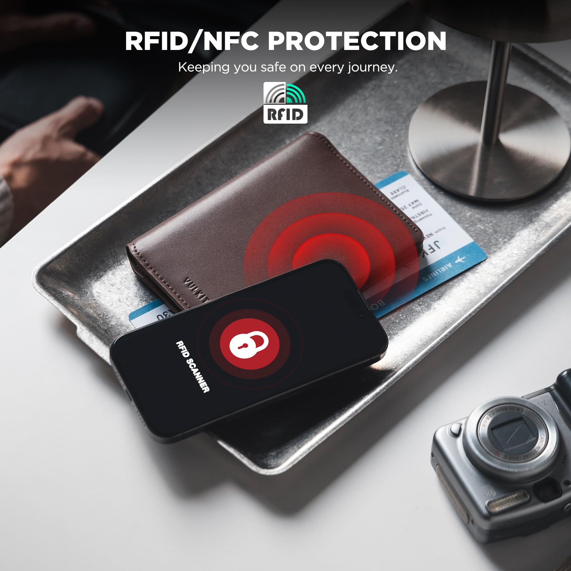 VULKIT Portapassaporto in Pelle con Blocco RFID Portafoglio per Passaporto Compatto con Chiusura Magnetica