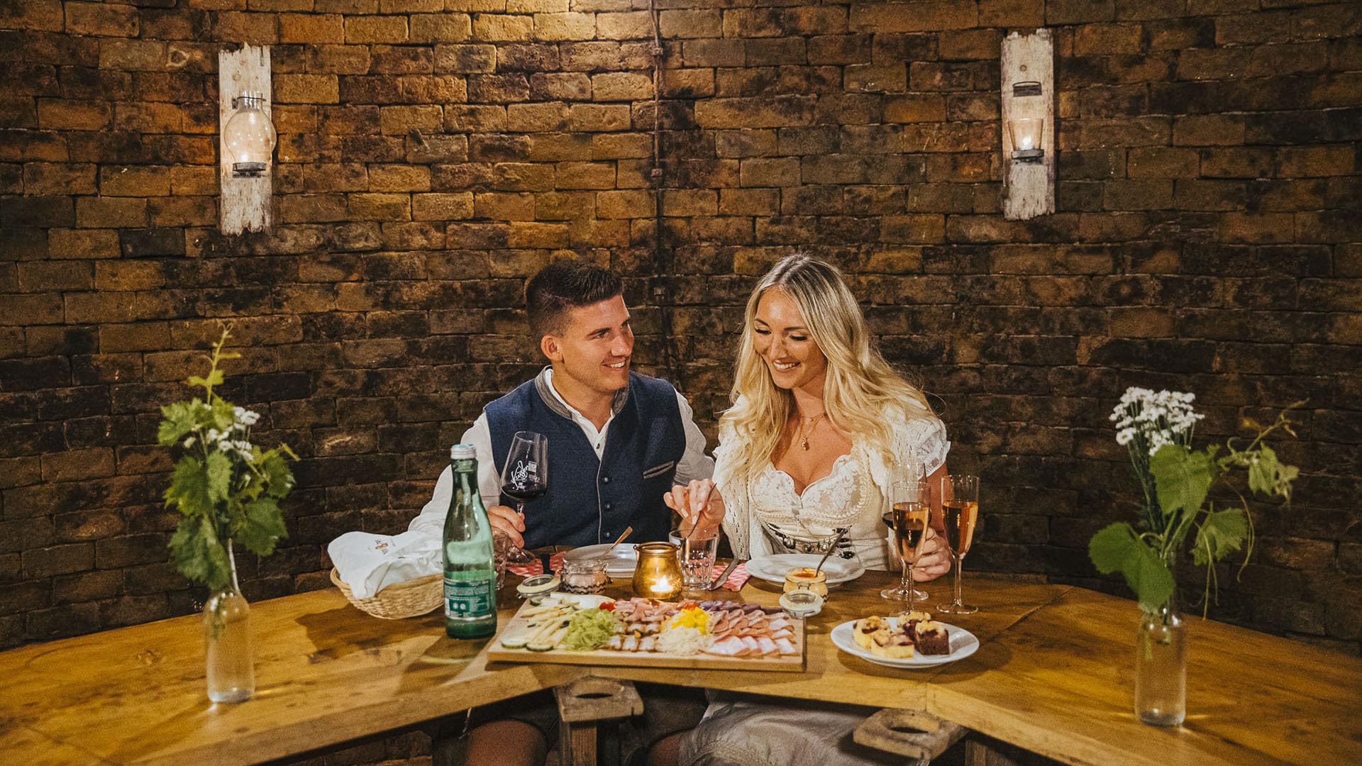 JOCHEN SCHWEIZER Geschenkgutschein: Übernachtung im Weinfass Deluxe mit Wellness Grub an der March