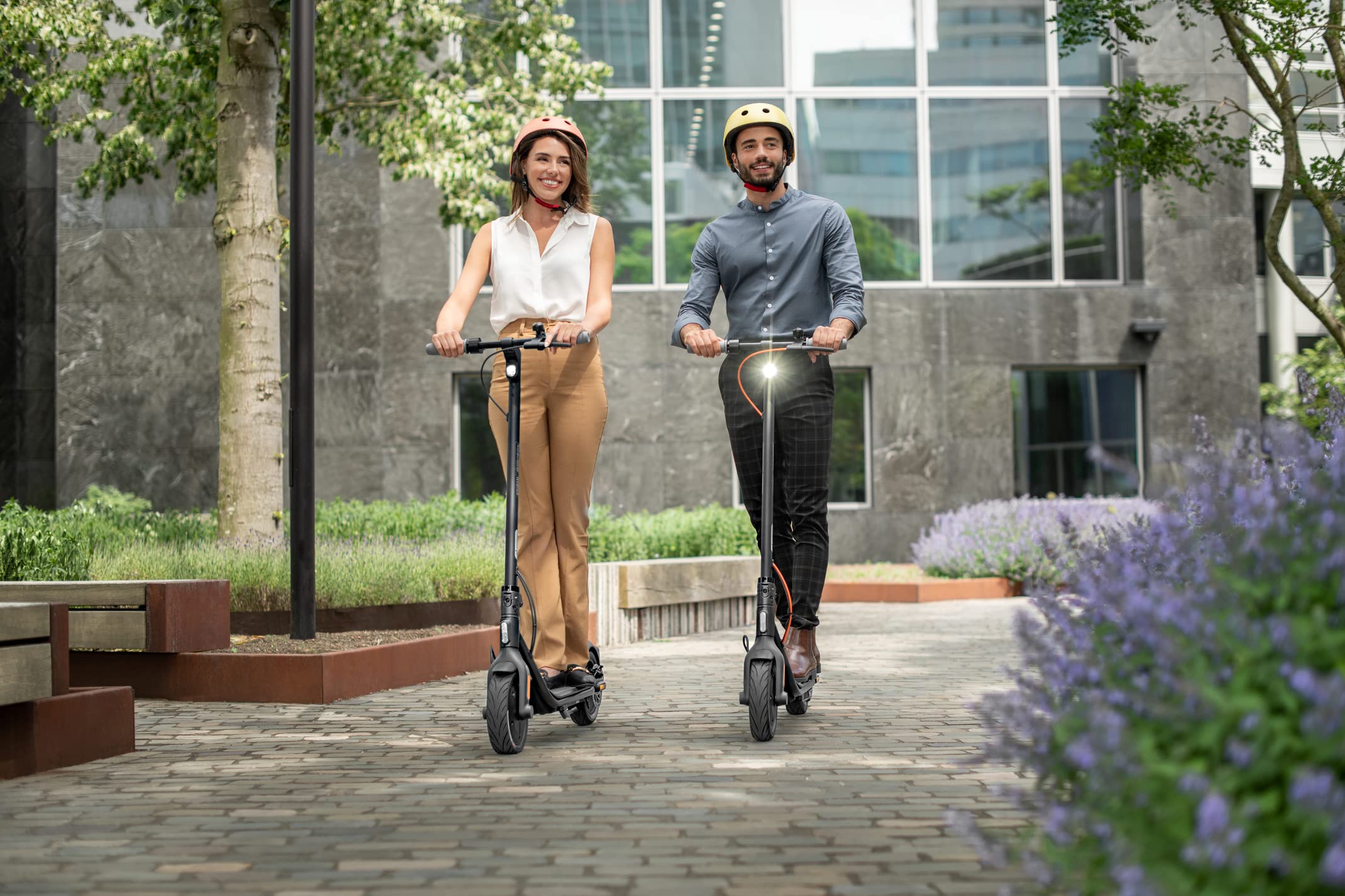 Segway-Ninebot - Trottinette électrique, Modèle F25E pour adultes, Autonomie 25 Km, Moteur 250W, Bluetooth avec APP dédiée